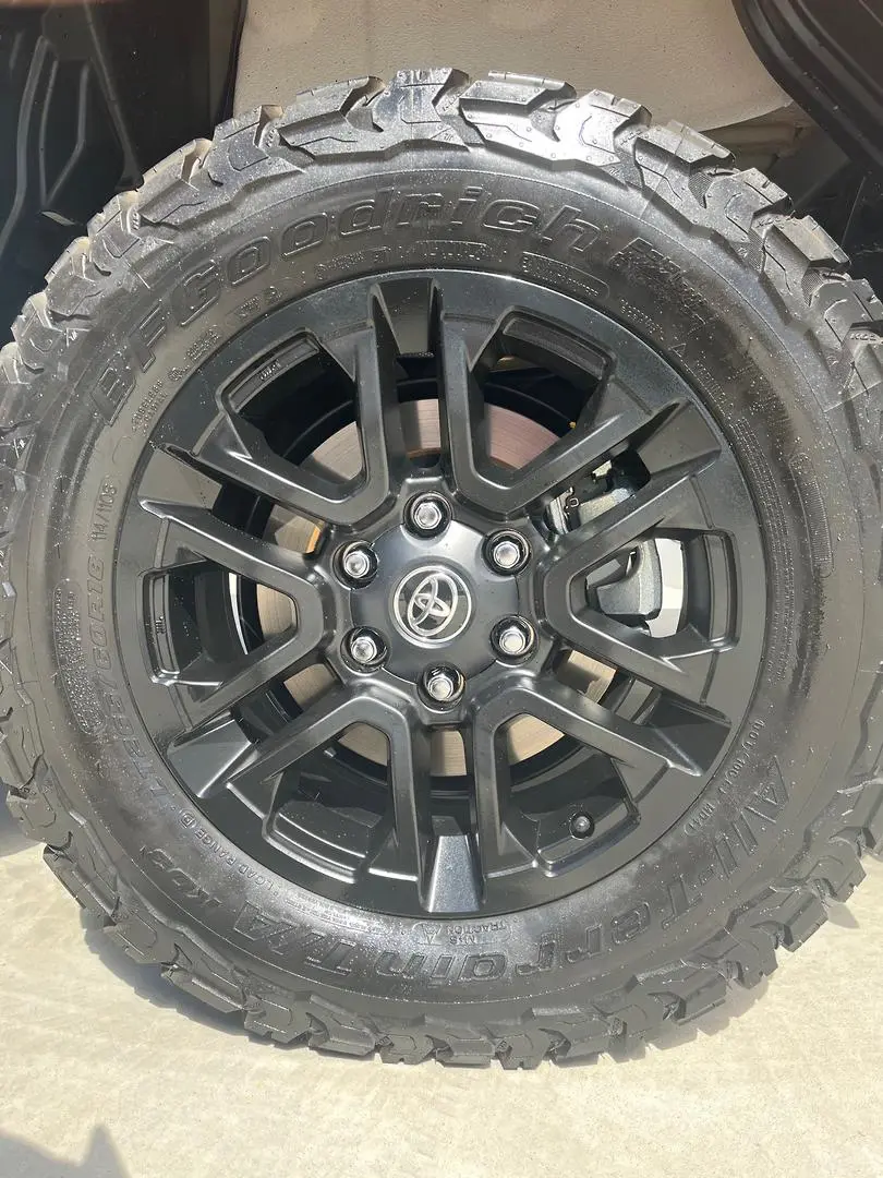 2025 Toyota Hilux Gallery Image 4