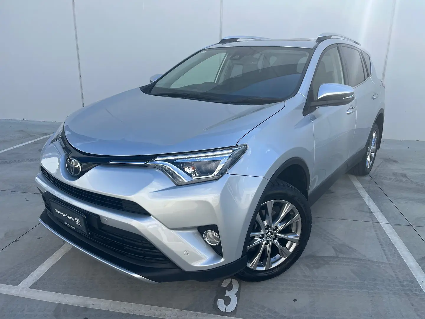 2016 Toyota RAV4 Gallery Image 3