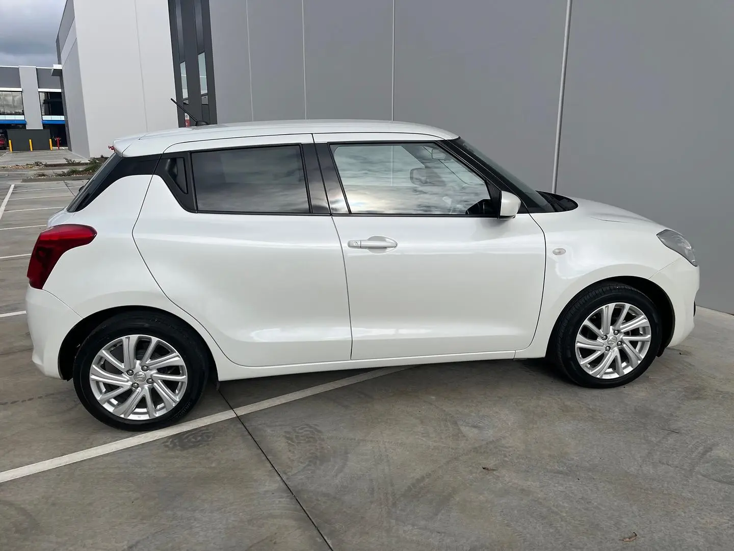2020 Suzuki Swift Gallery Image 22