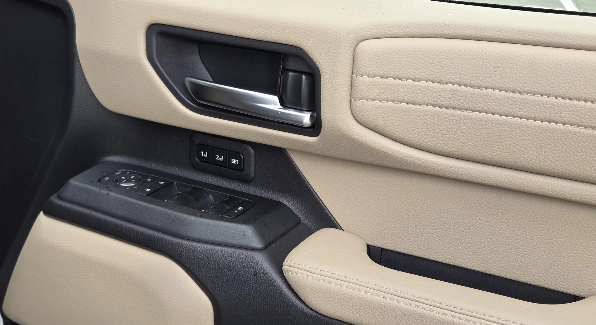 2025 Toyota Landcruiser Prado Gallery Image 24