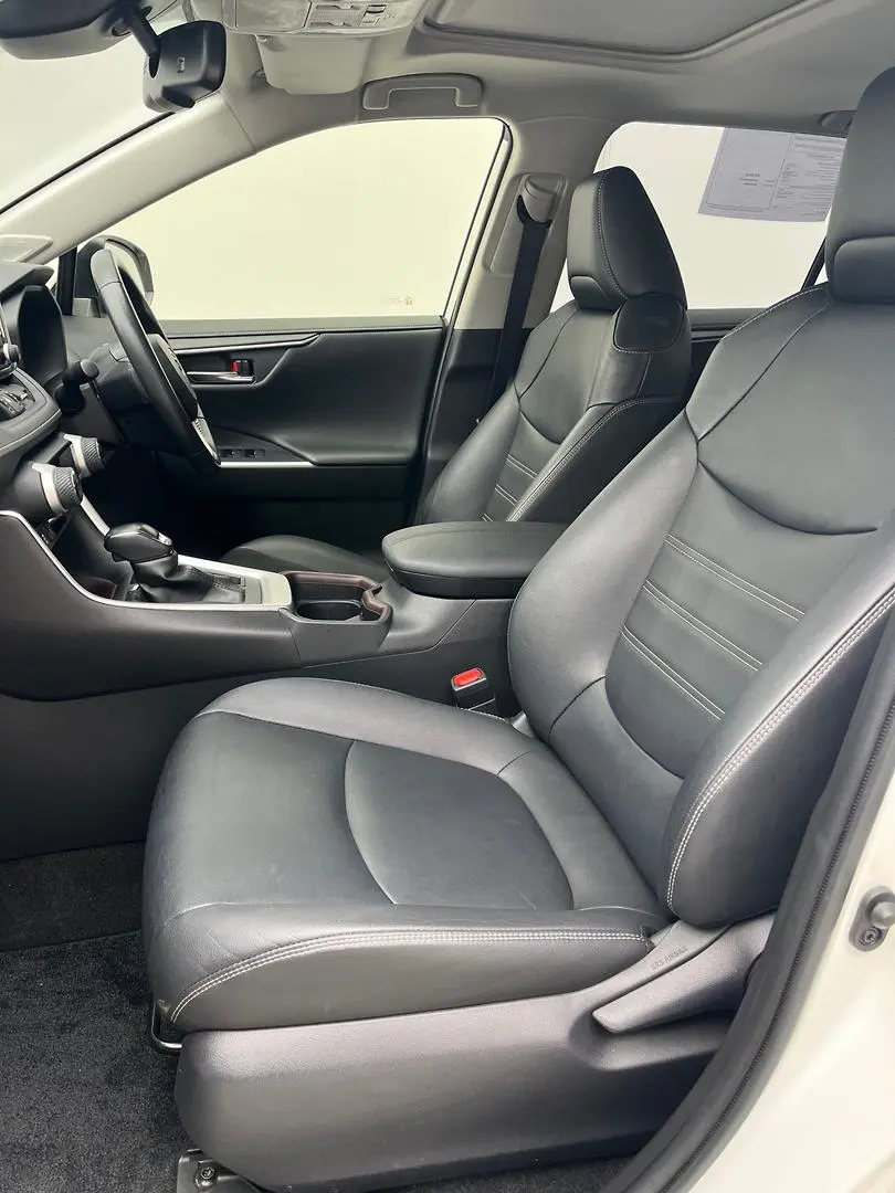 2020 Toyota RAV4 Gallery Image 6