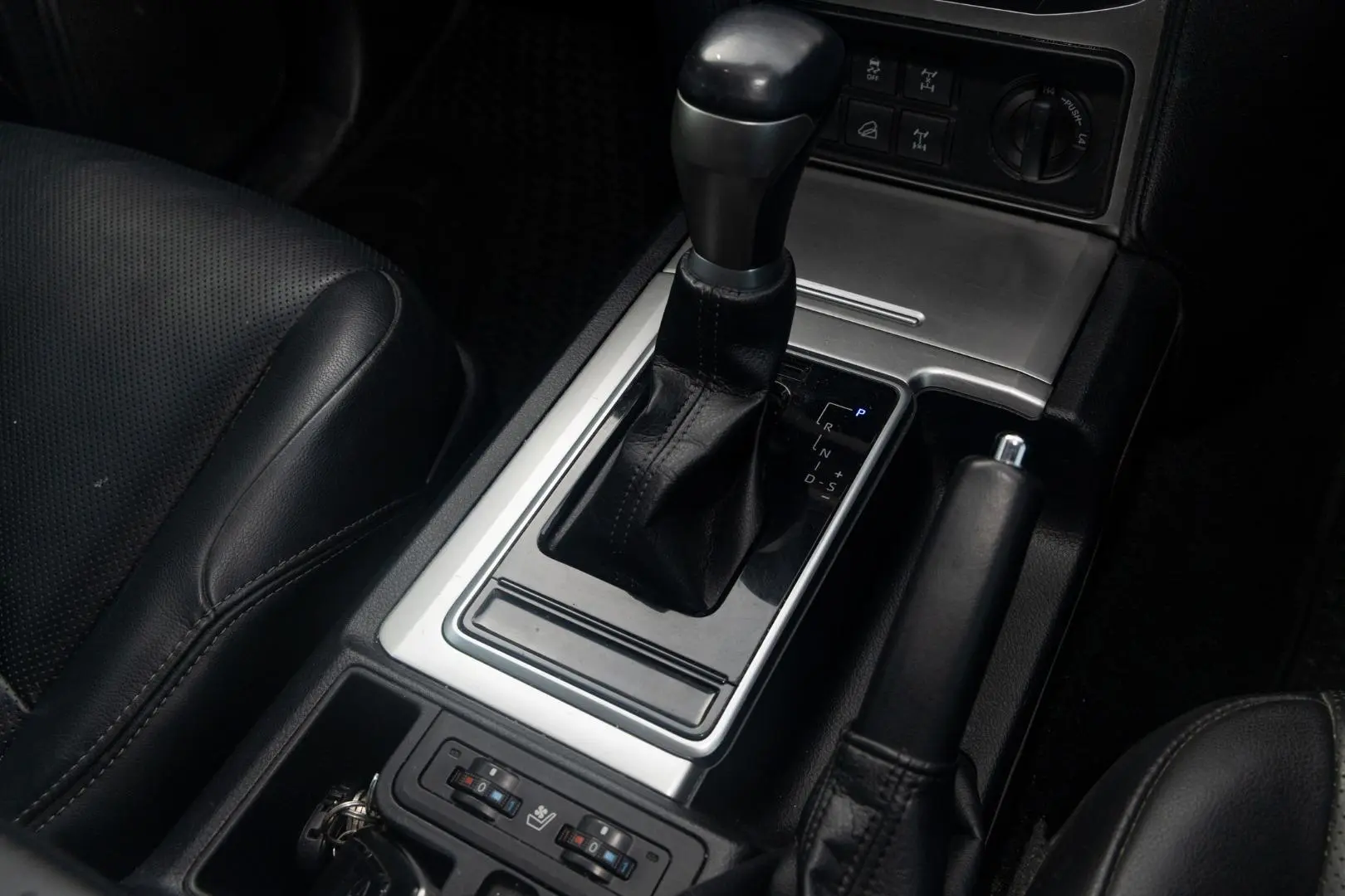 2019 Toyota Landcruiser Prado Gallery Image 16