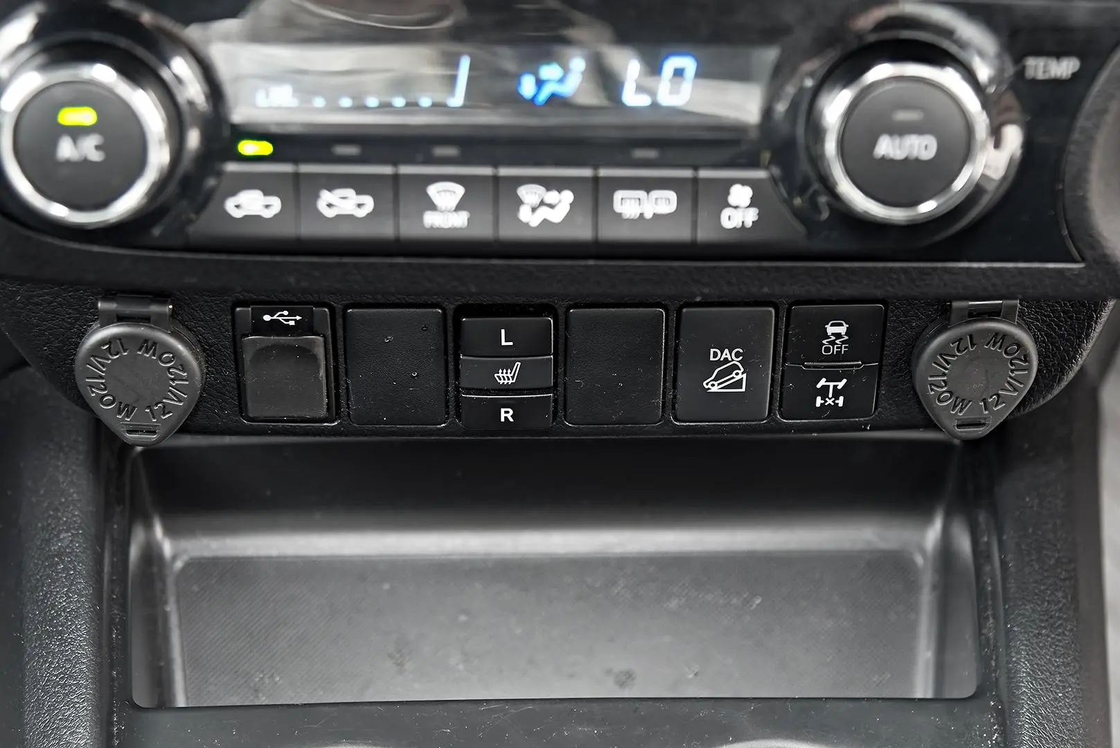 2021 Toyota Hilux Gallery Image 16