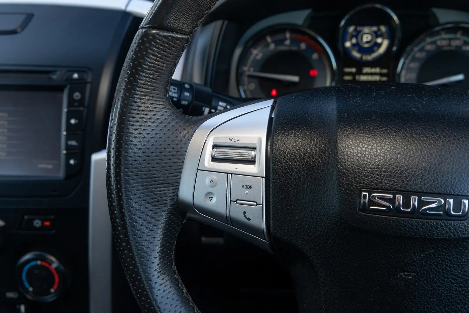 2021 Isuzu MU-X Gallery Image 11