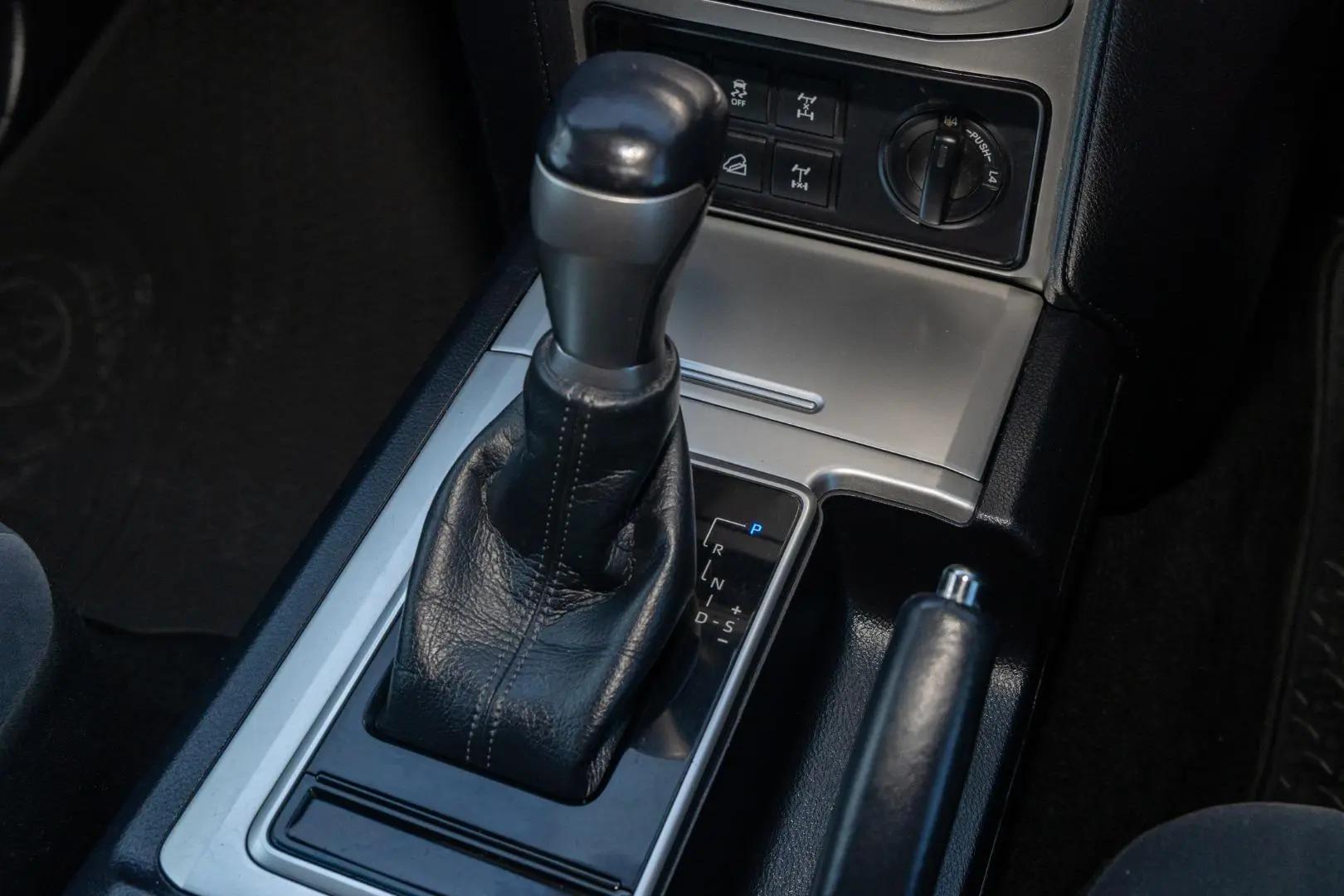 2018 Toyota Landcruiser Prado Gallery Image 17