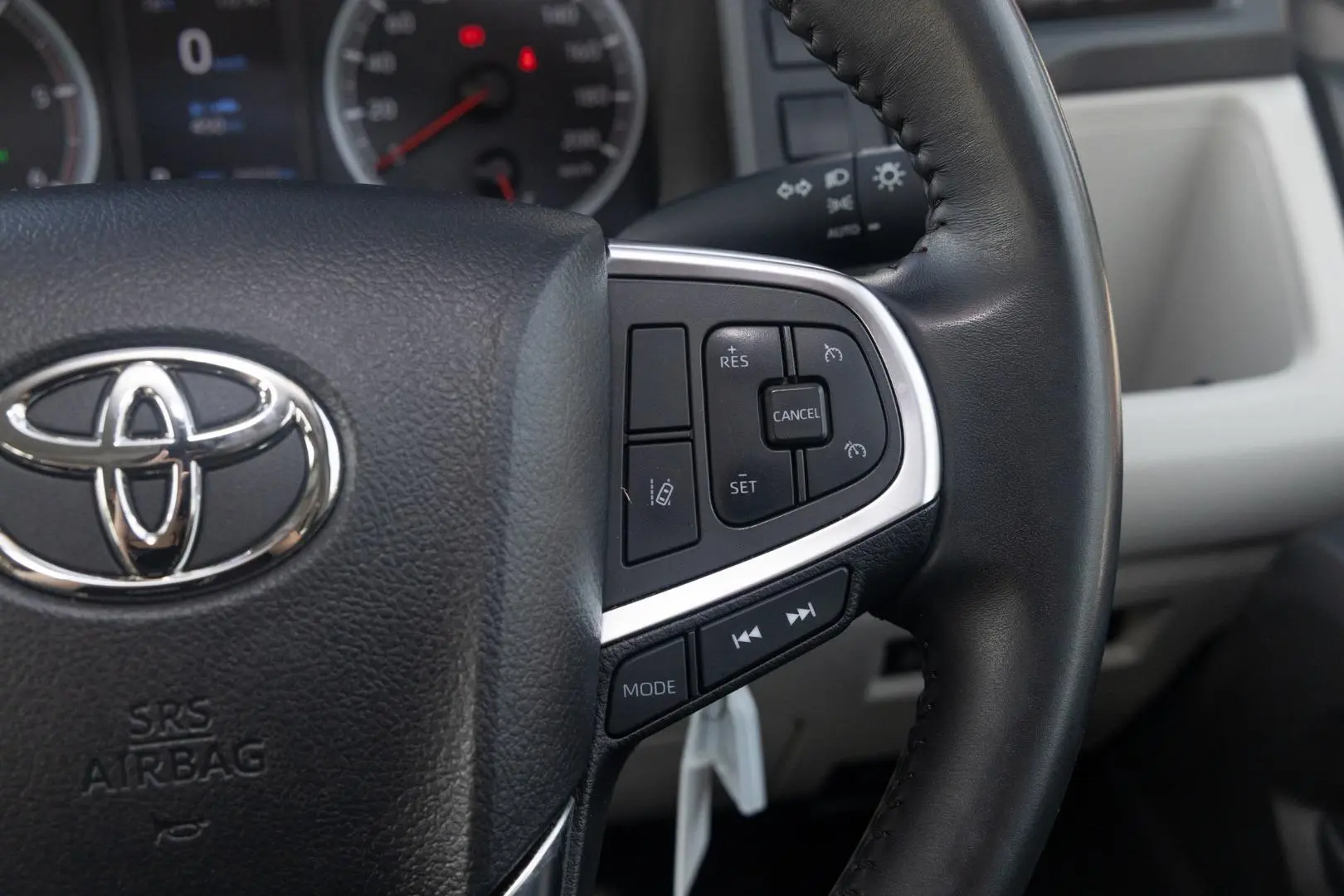 2023 Toyota Hiace Gallery Image 12