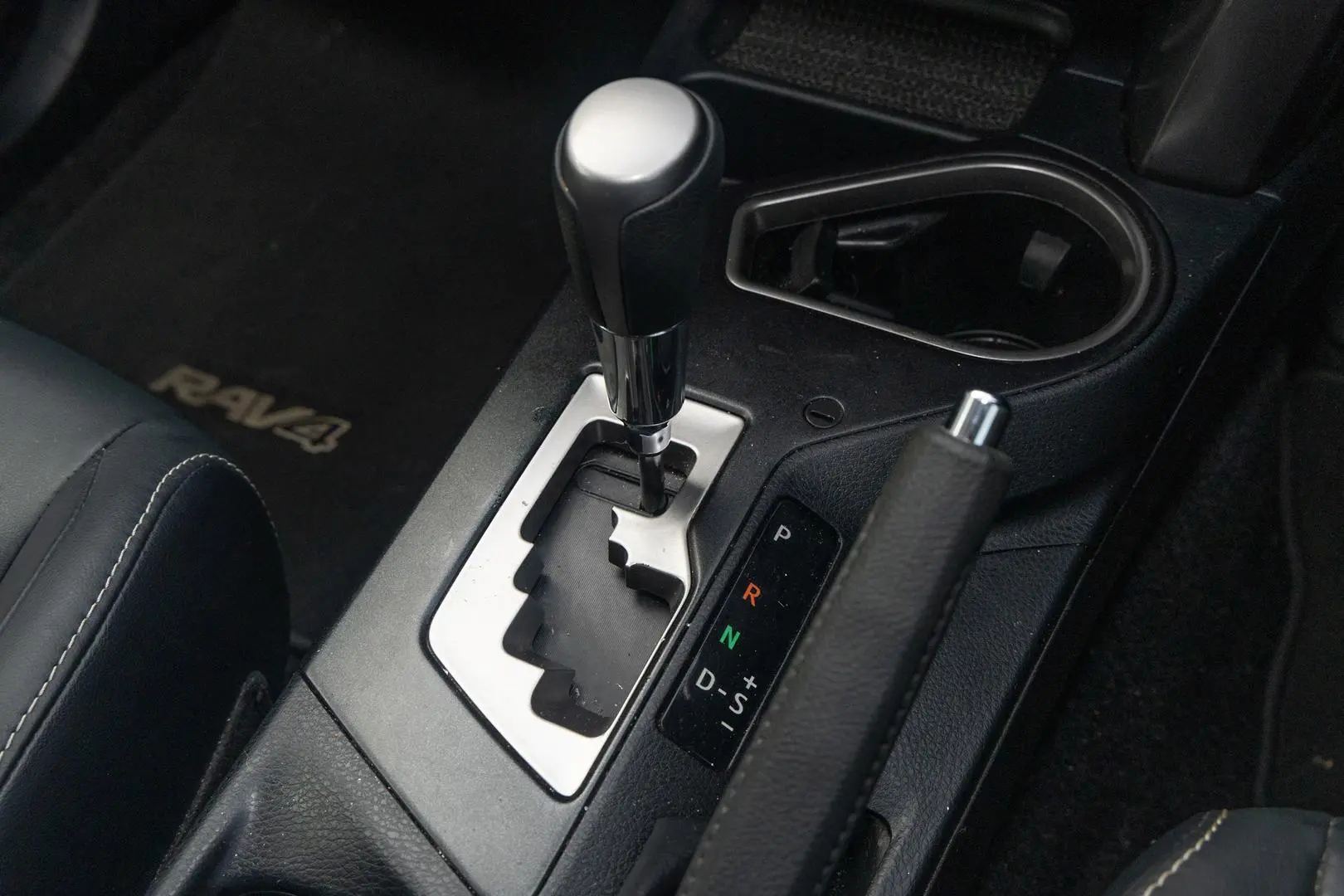 2018 Toyota RAV4 Gallery Image 16