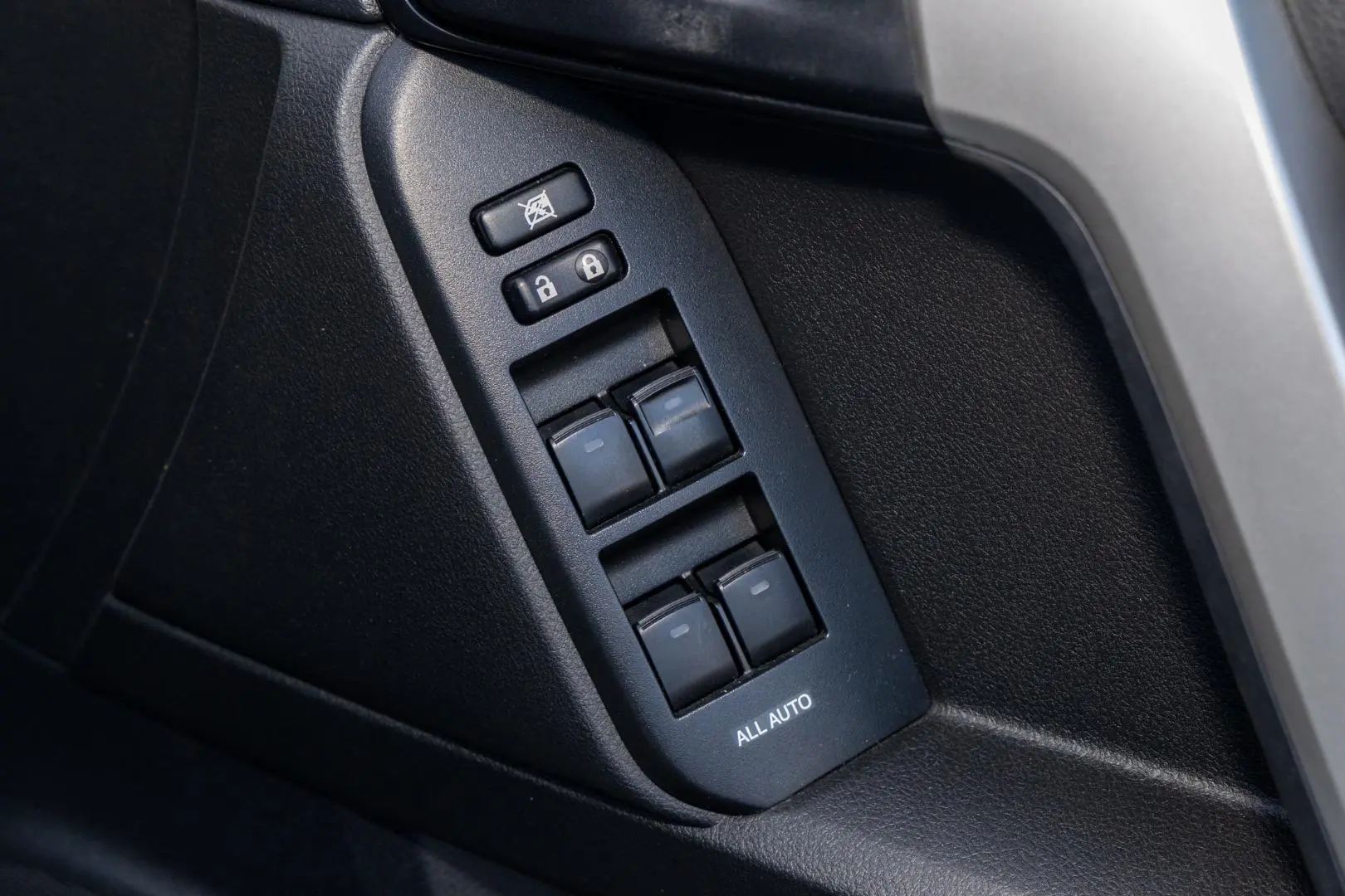 2021 Toyota Landcruiser Prado Gallery Image 18