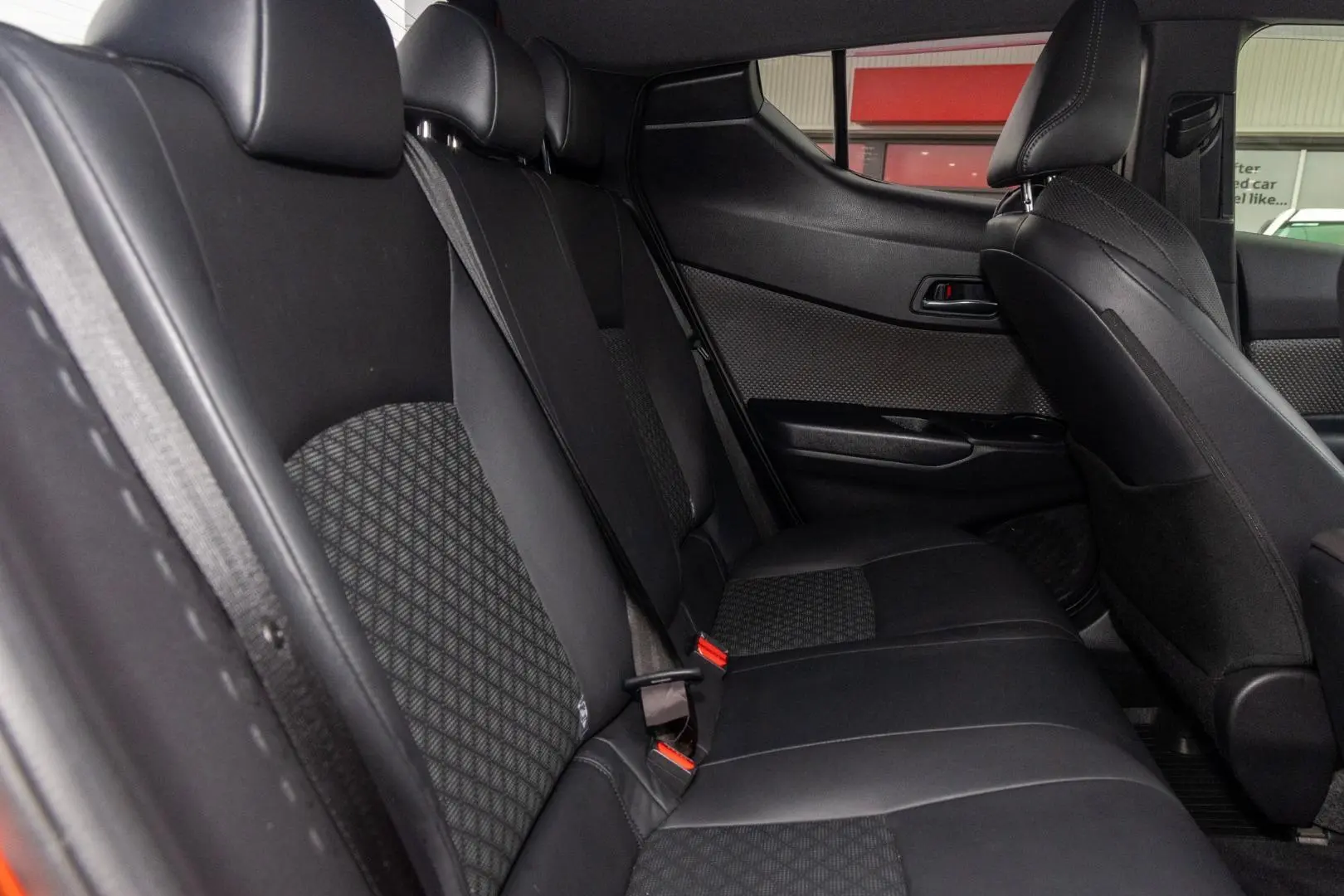 2020 Toyota C-HR Gallery Image 9