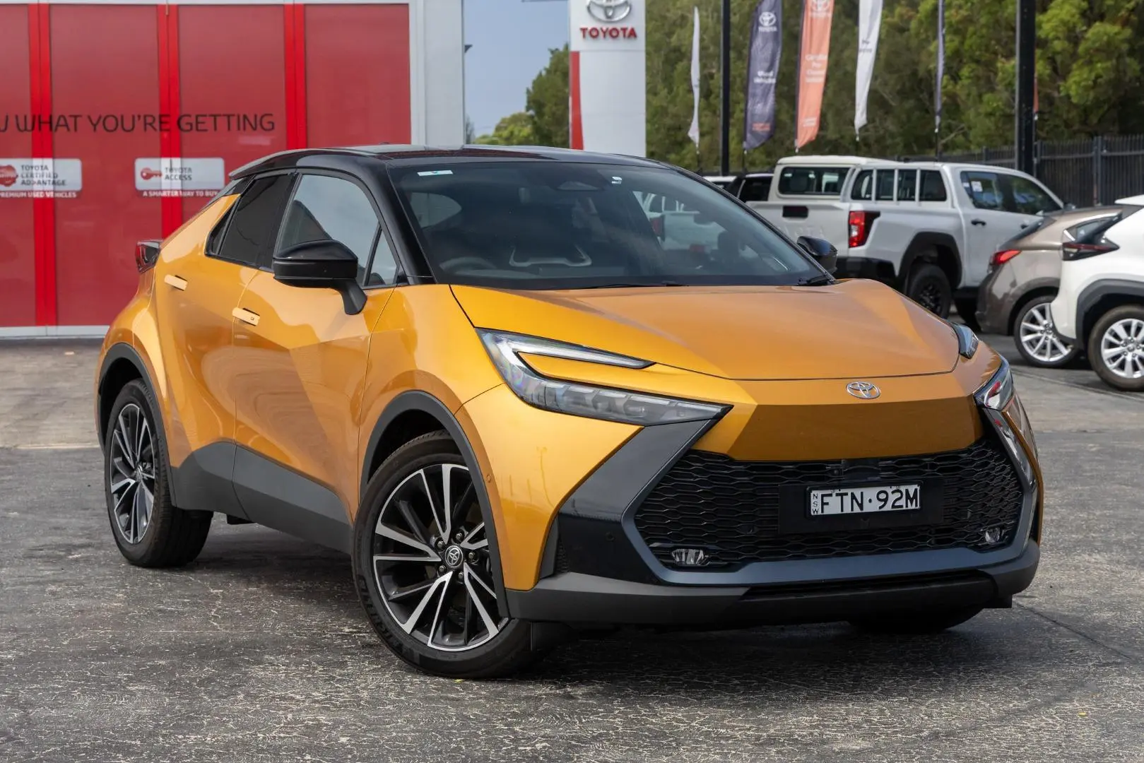 2025 Toyota C-HR Gallery Image 1