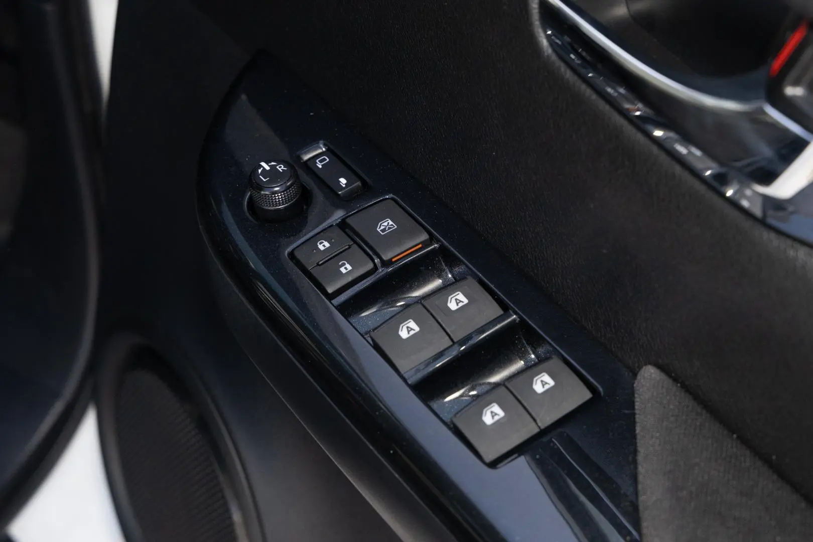 2025 Toyota Hilux Gallery Image 18