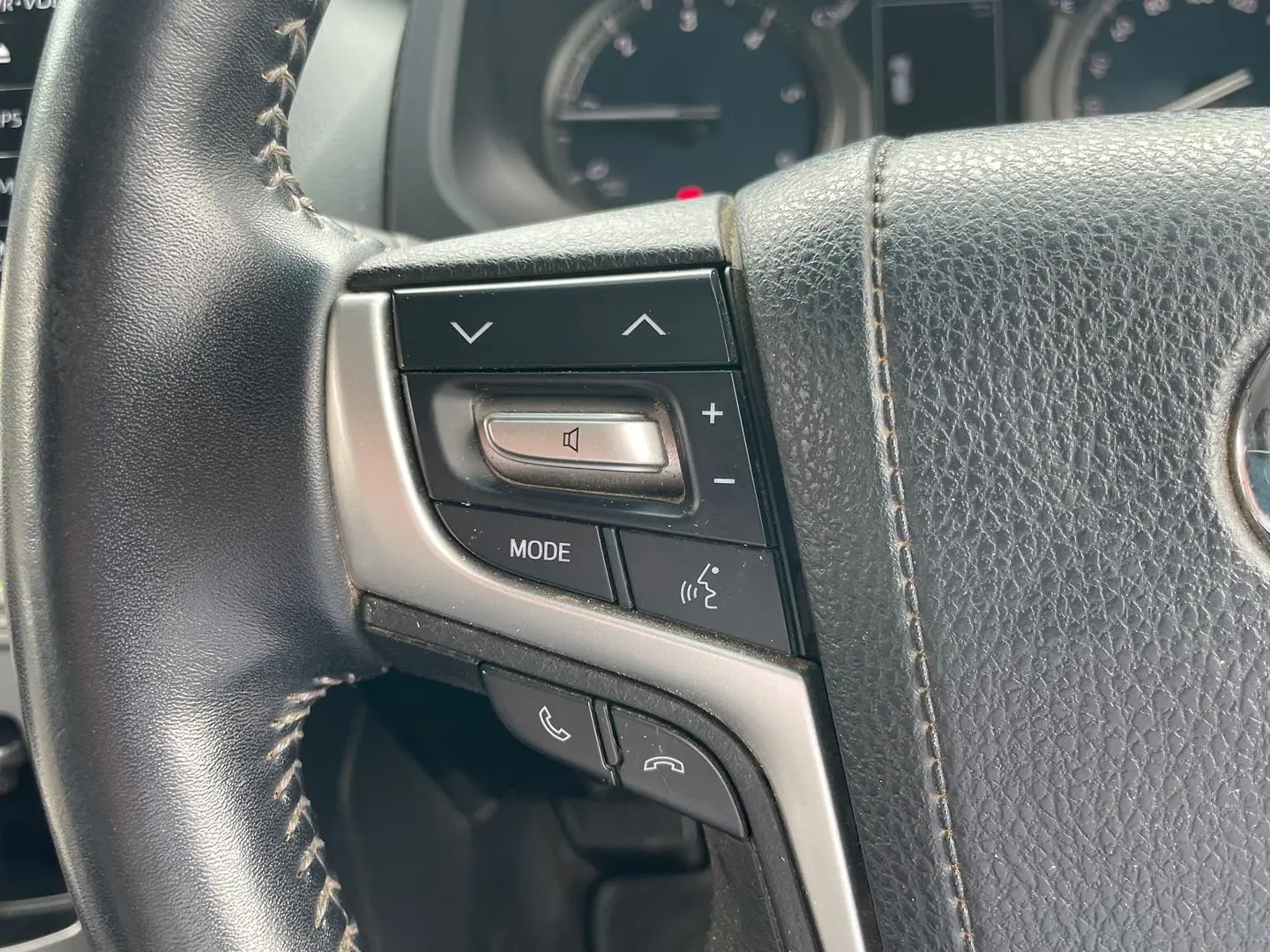 2018 Toyota Landcruiser Prado Gallery Image 11