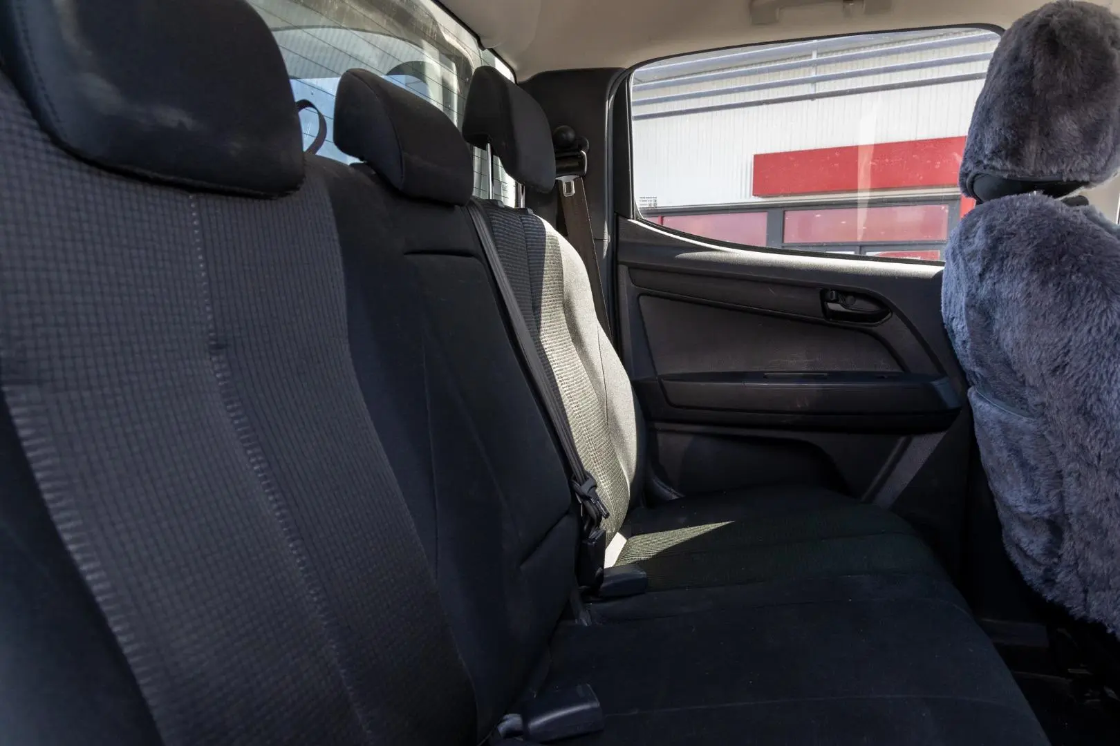 2019 Isuzu D-MAX Gallery Image 9