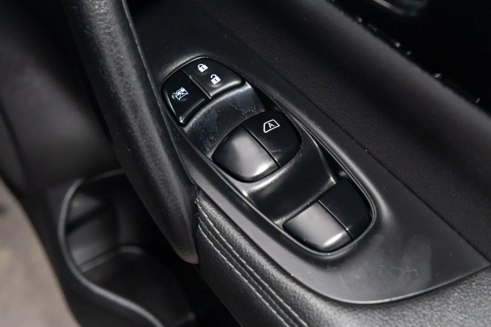 2016 Nissan QASHQAI Gallery Image 18