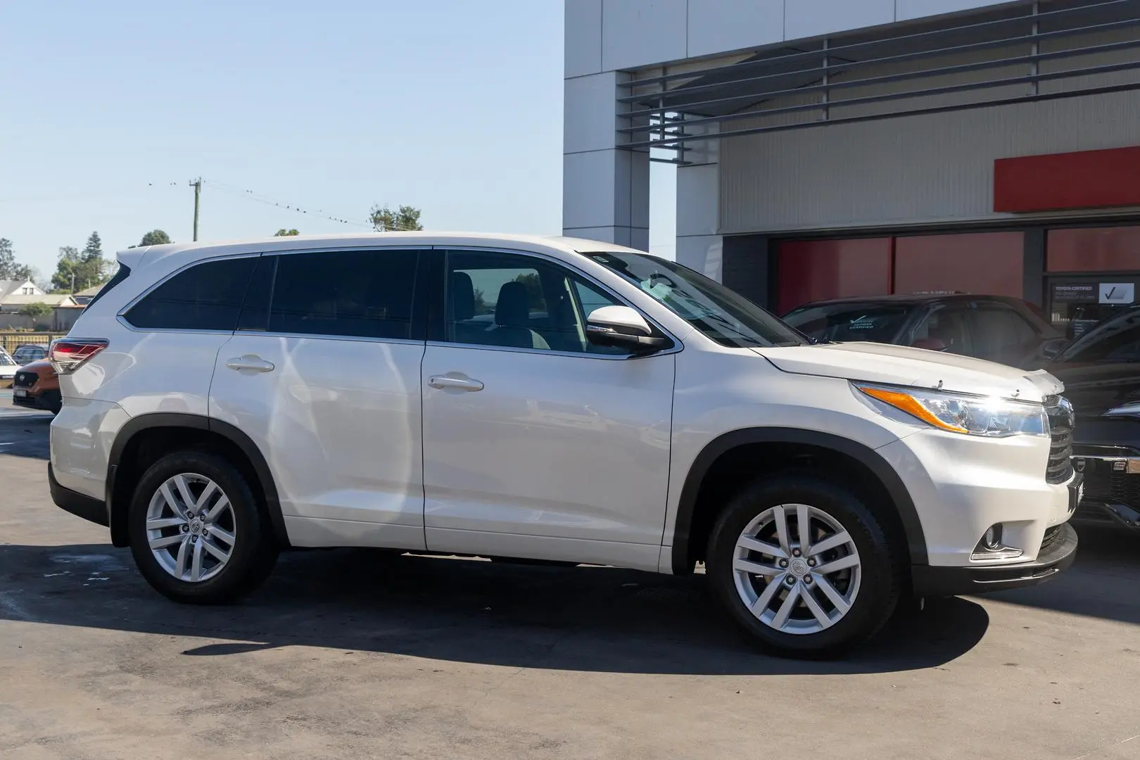 2015 Toyota Kluger Gallery Image 3