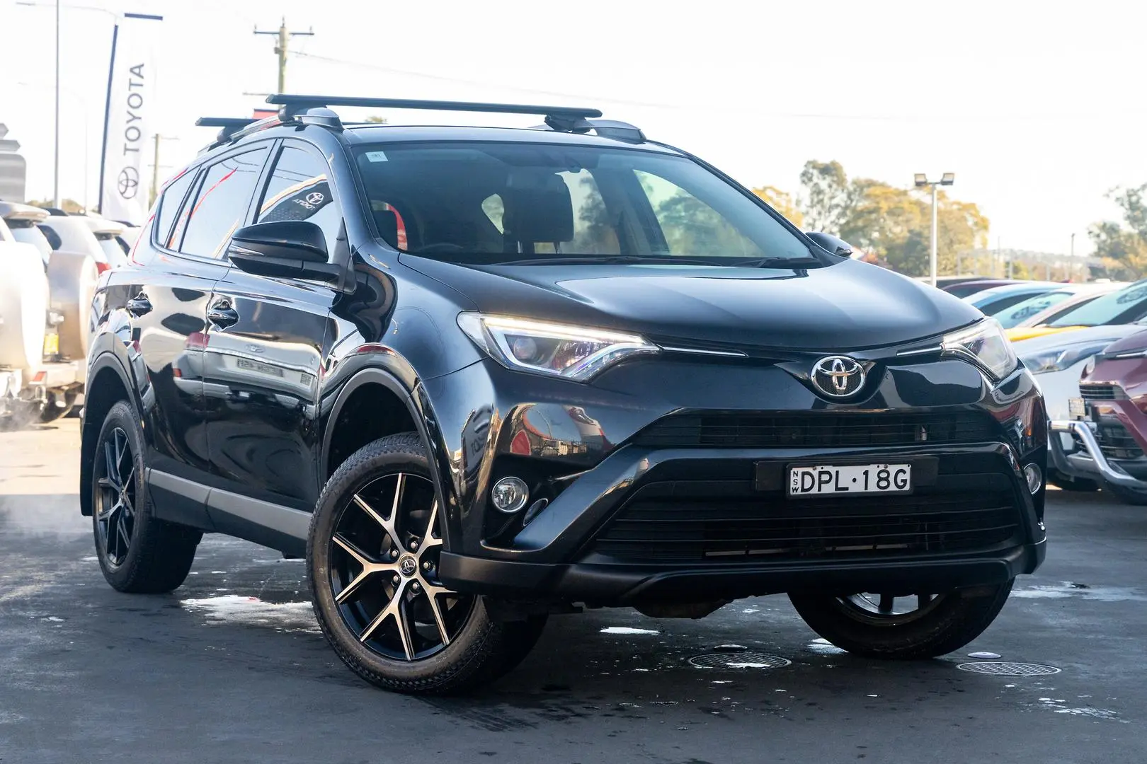 2017 Toyota RAV4 Gallery Image 1