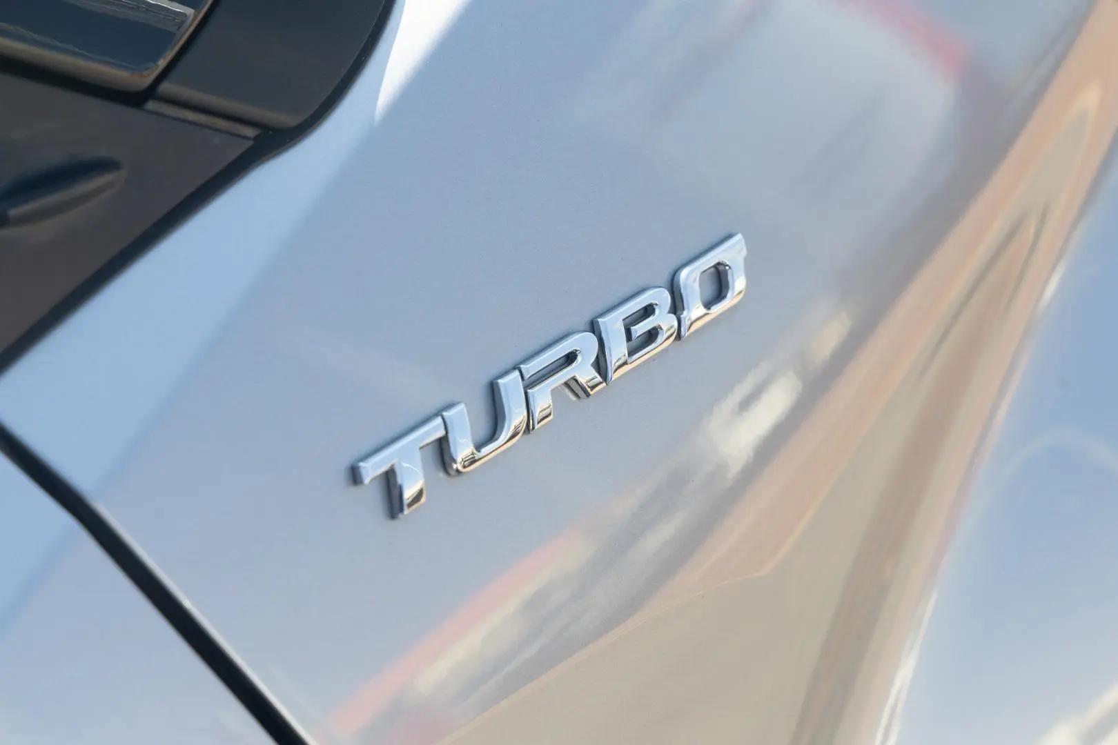 2018 Toyota C-HR Gallery Image 22