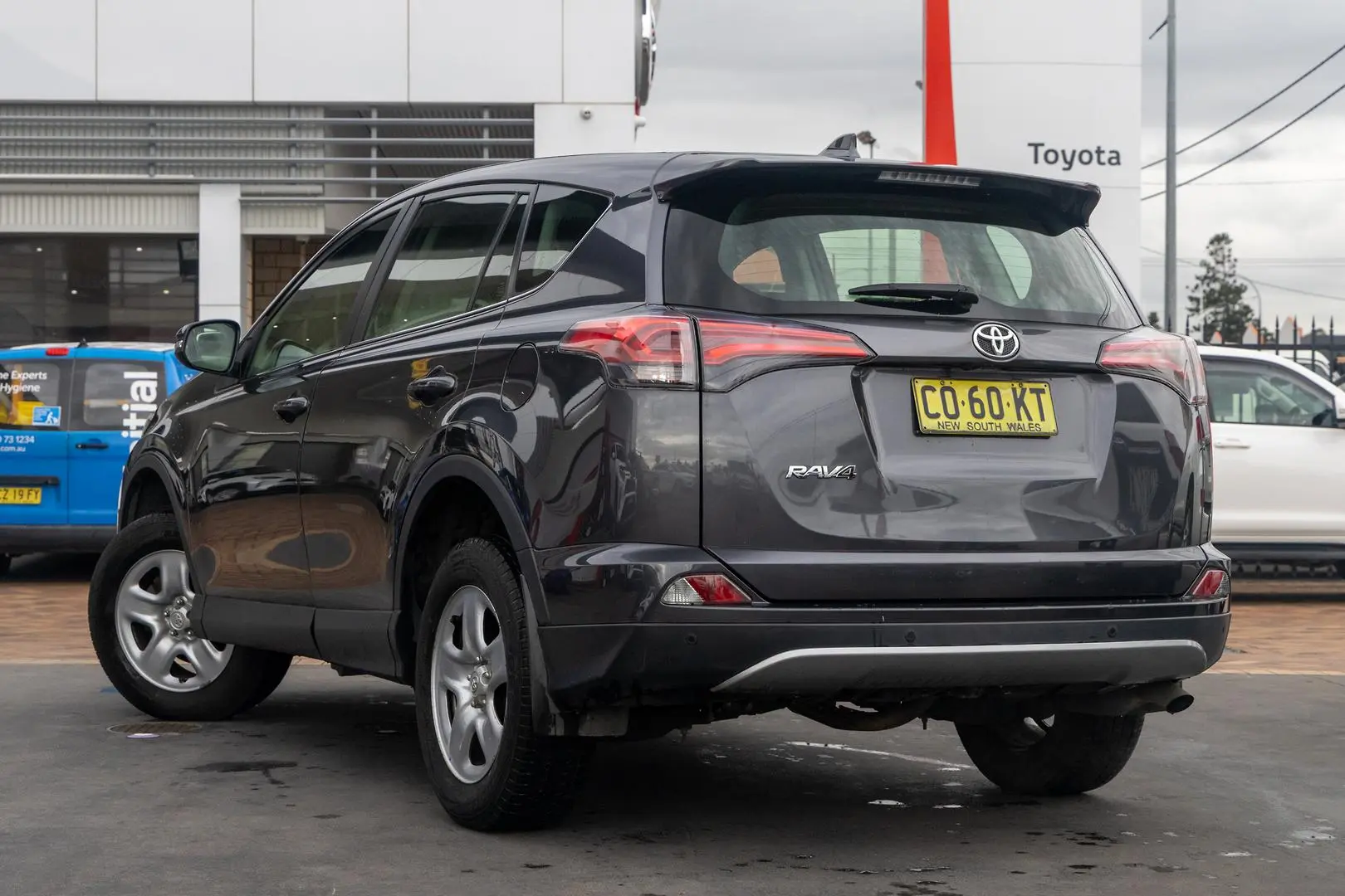 2018 Toyota RAV4 Gallery Image 2
