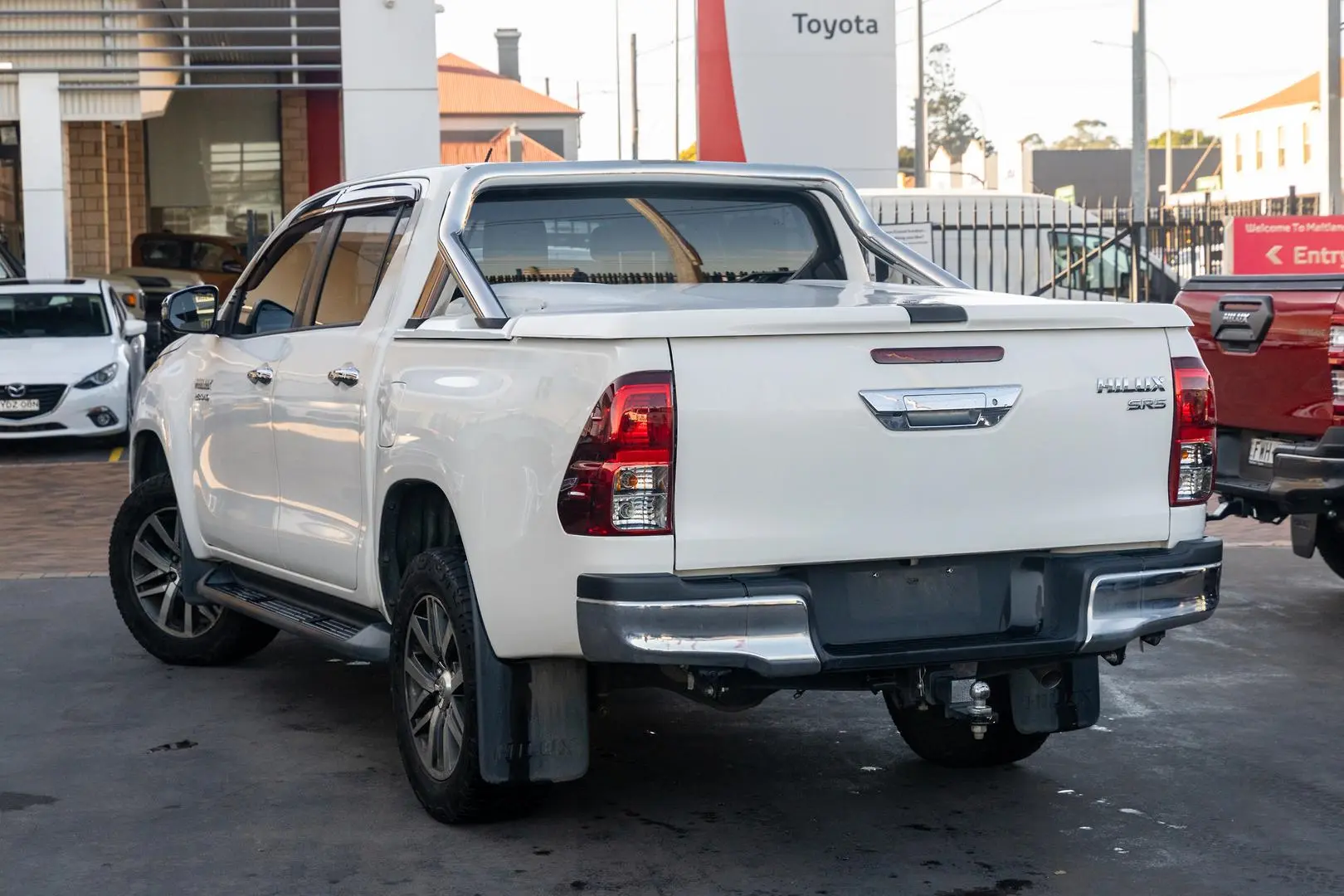 2019 Toyota Hilux Gallery Image 2