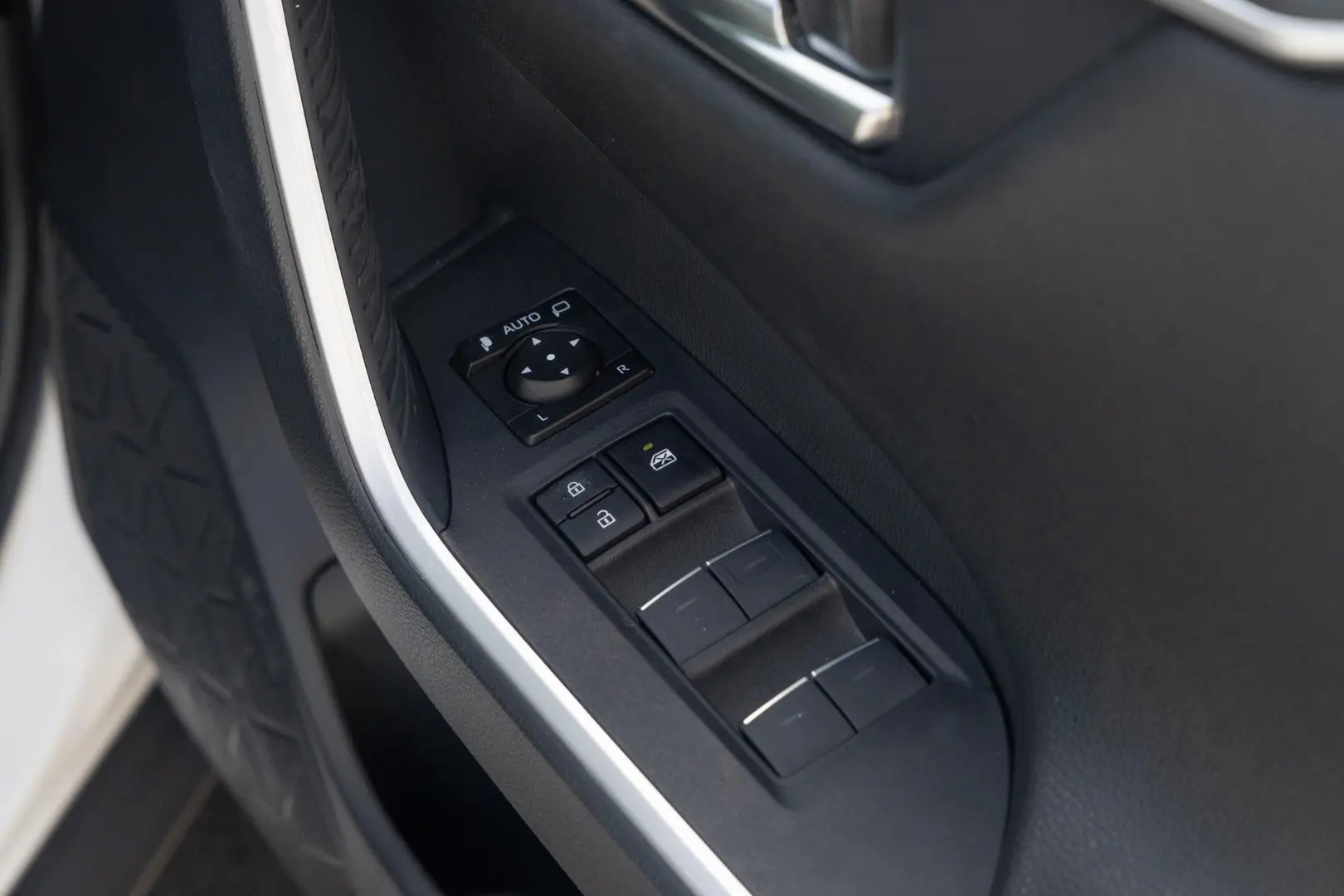 2024 Toyota RAV4 Gallery Image 18