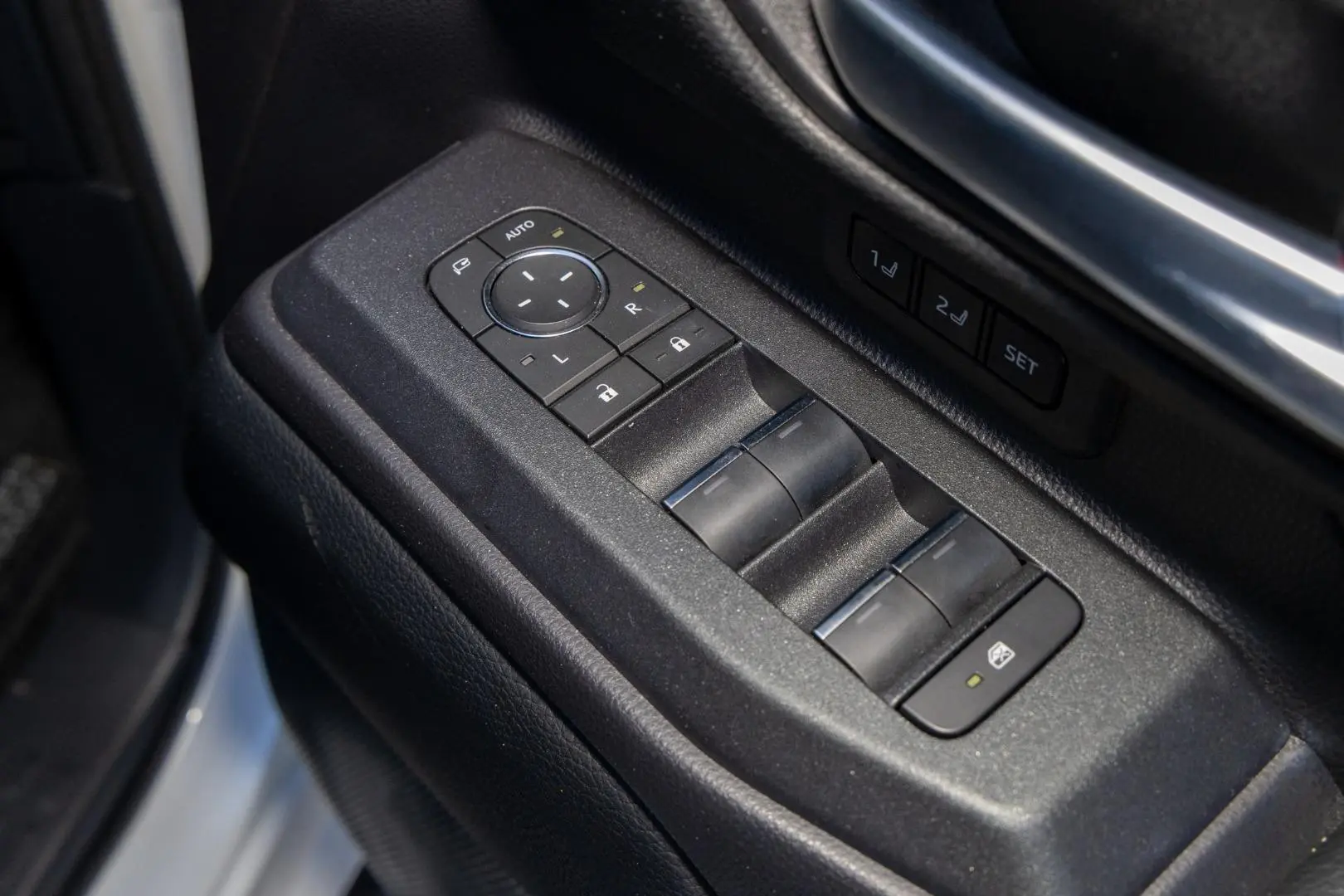 2025 Toyota Landcruiser Prado Gallery Image 18