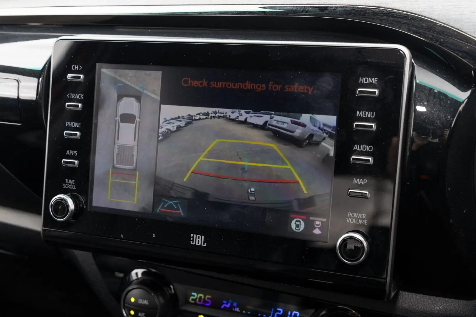 2025 Toyota Hilux Gallery Image 14