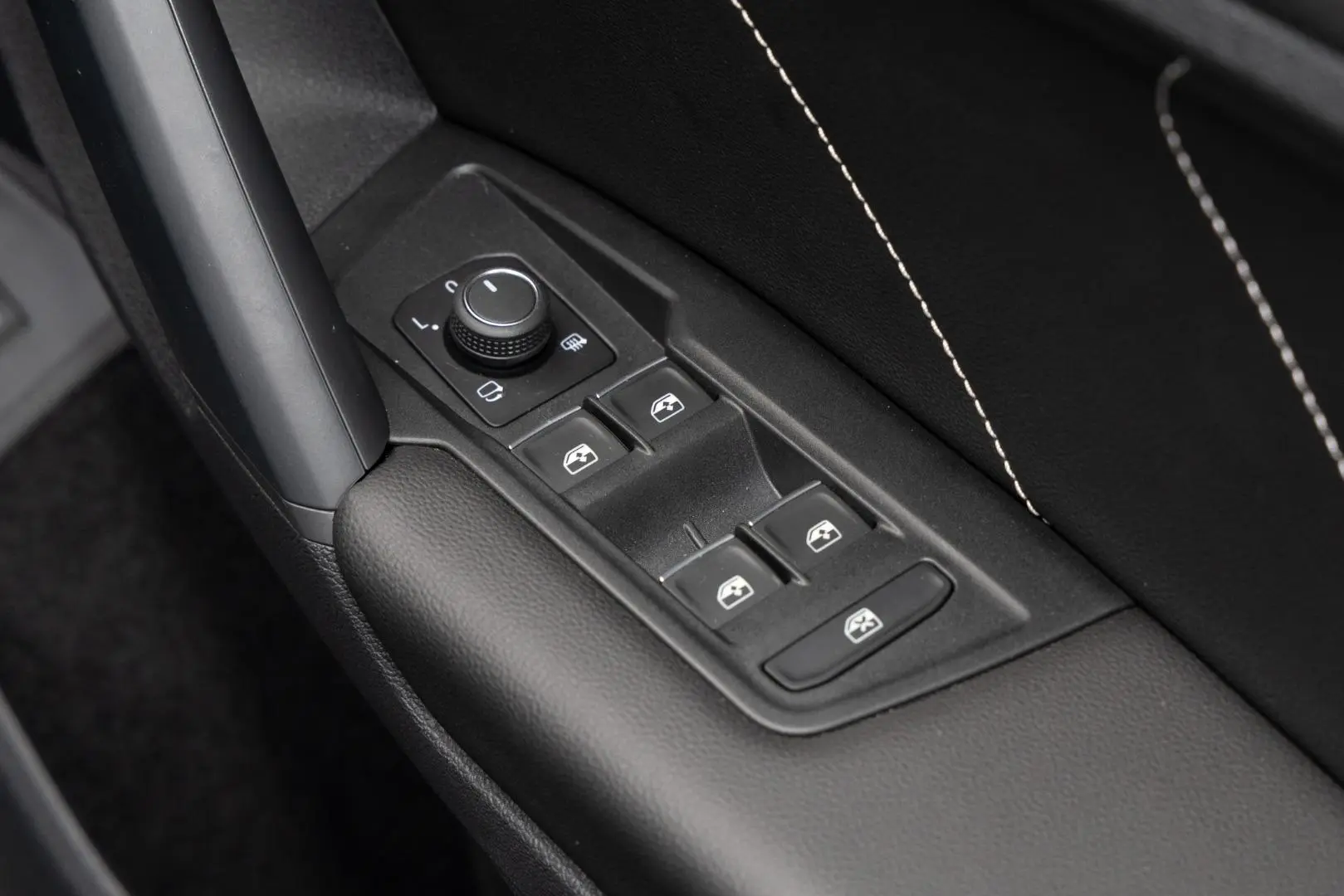 2024 Volkswagen Tiguan Gallery Image 18