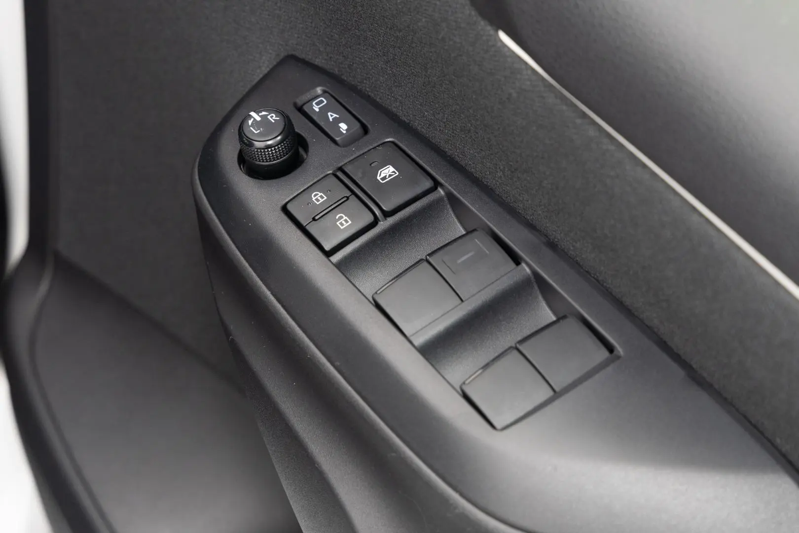 2022 Toyota Yaris Gallery Image 18