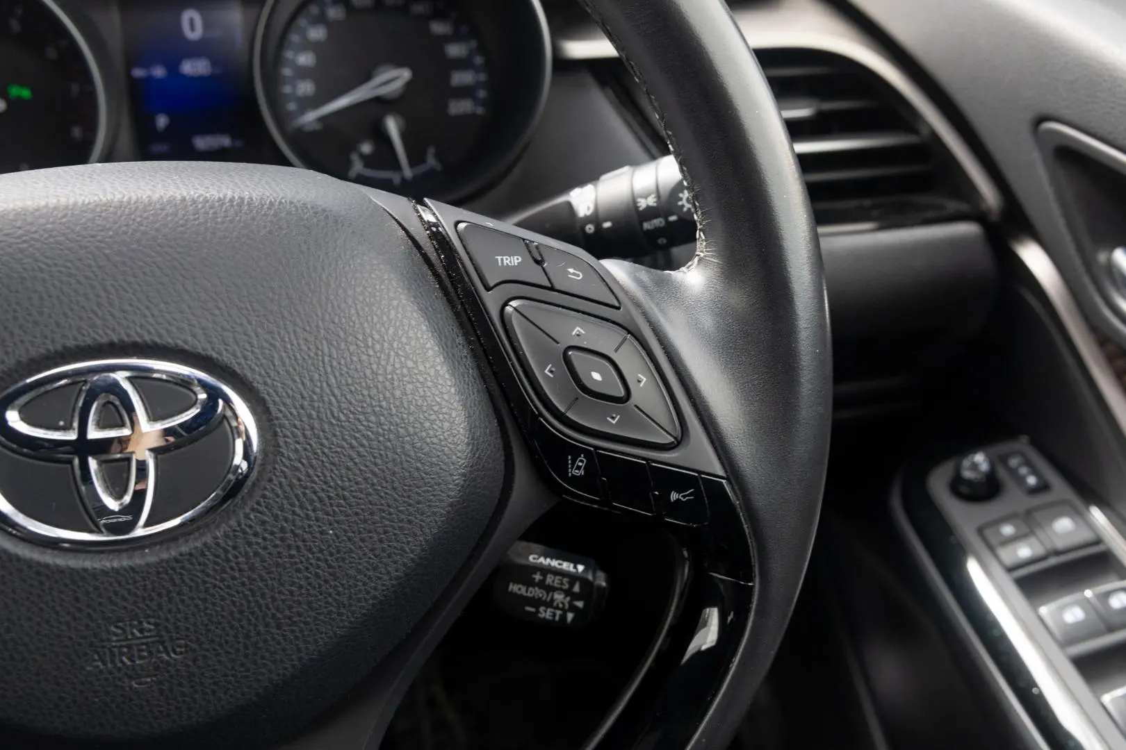 2018 Toyota C-HR Gallery Image 12