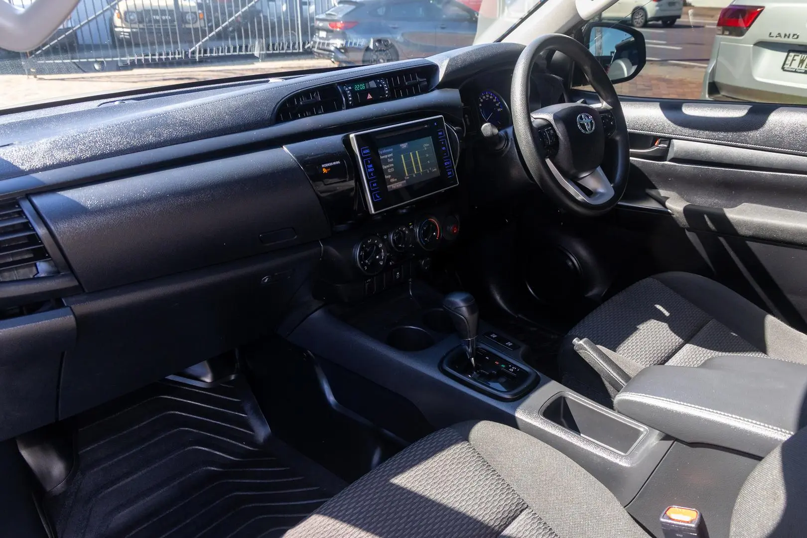 2019 Toyota Hilux Gallery Image 8