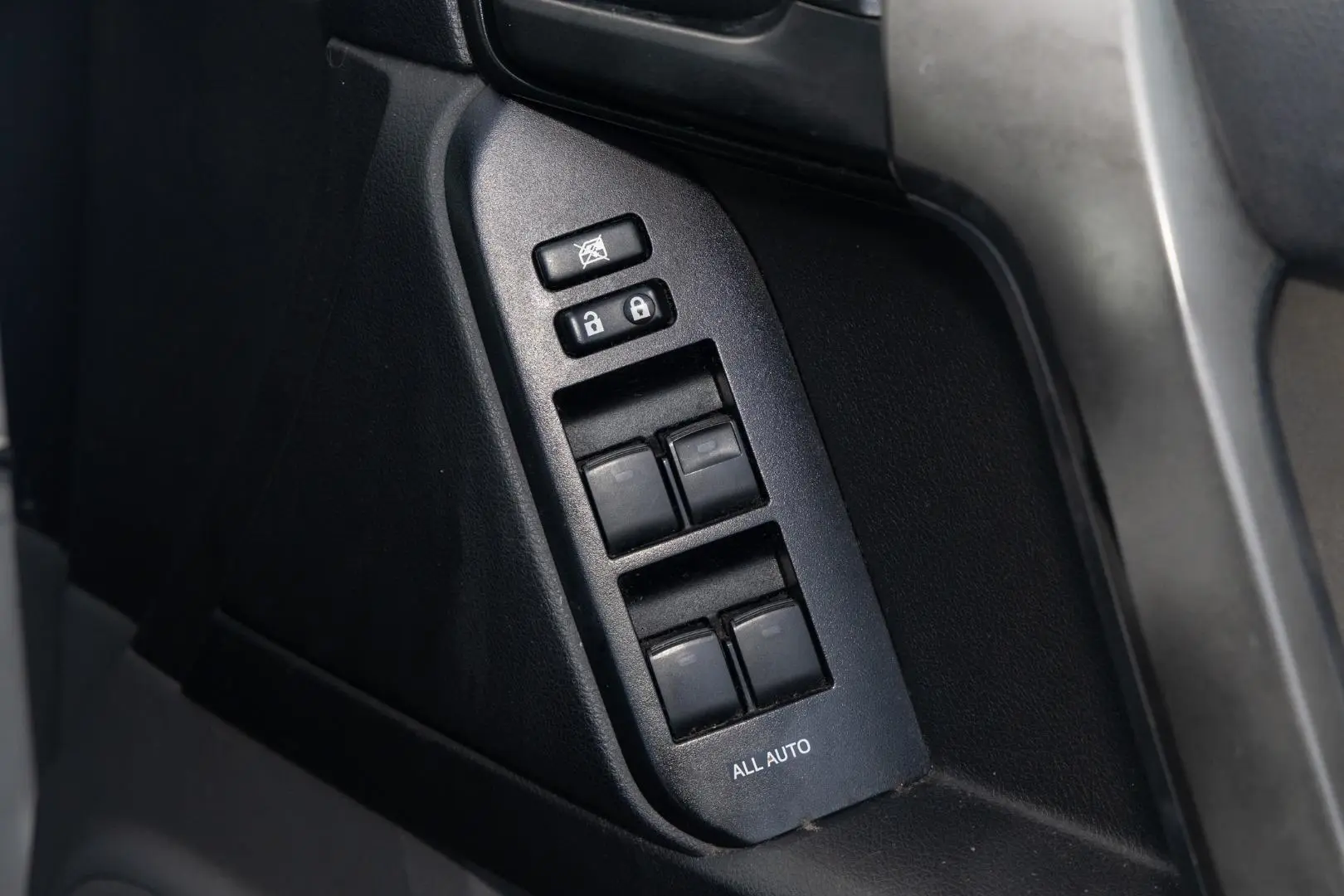2010 Toyota Landcruiser Prado Gallery Image 18