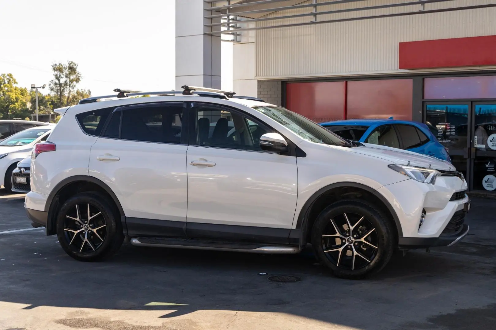 2016 Toyota RAV4 Gallery Image 3