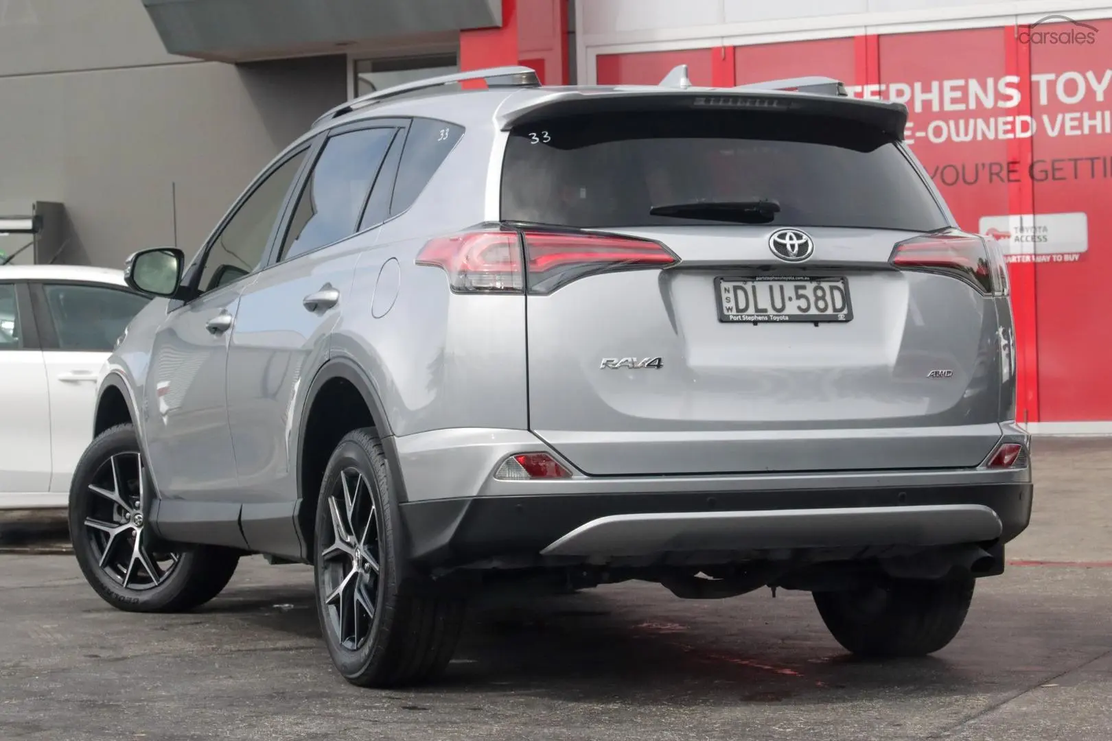 2017 Toyota RAV4 Image 2