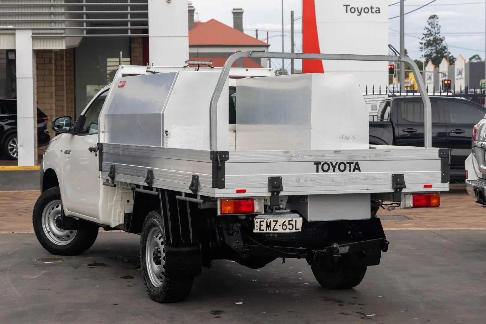 2021 Toyota Hilux Gallery Image 2