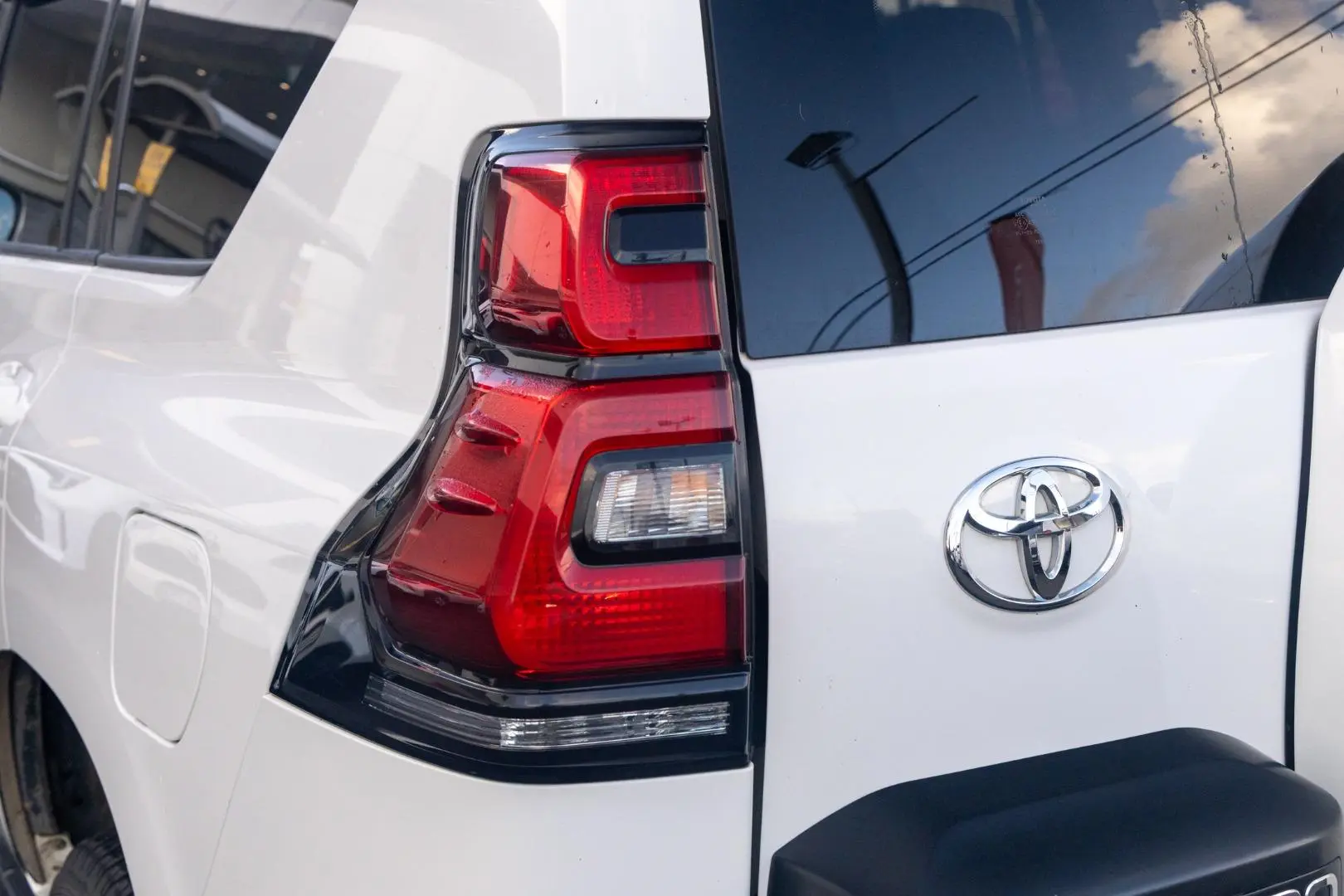 2020 Toyota Landcruiser Prado Gallery Image 19