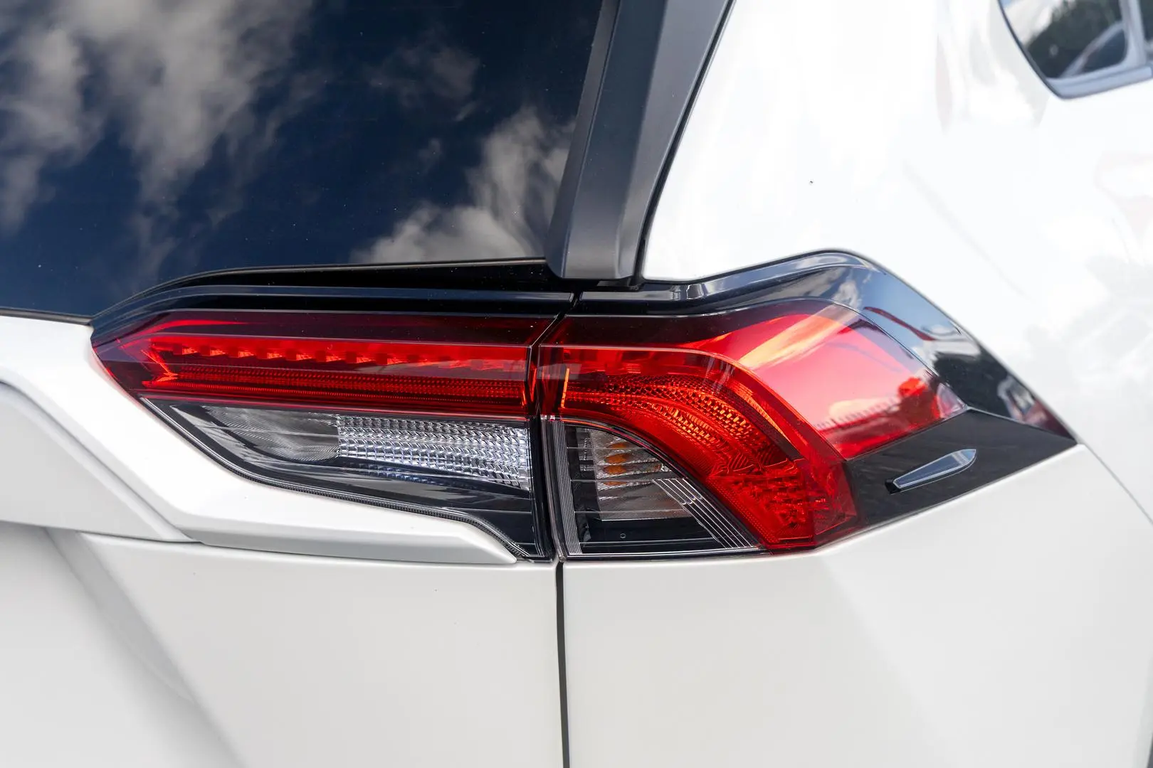 2019 Toyota RAV4 Gallery Image 20