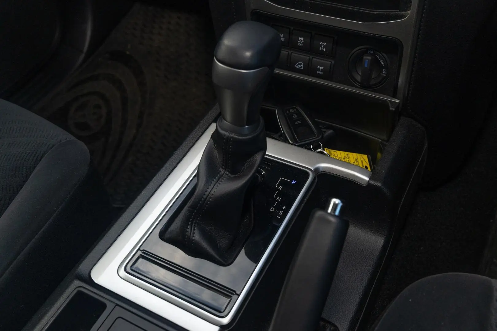 2020 Toyota Landcruiser Prado Gallery Image 16