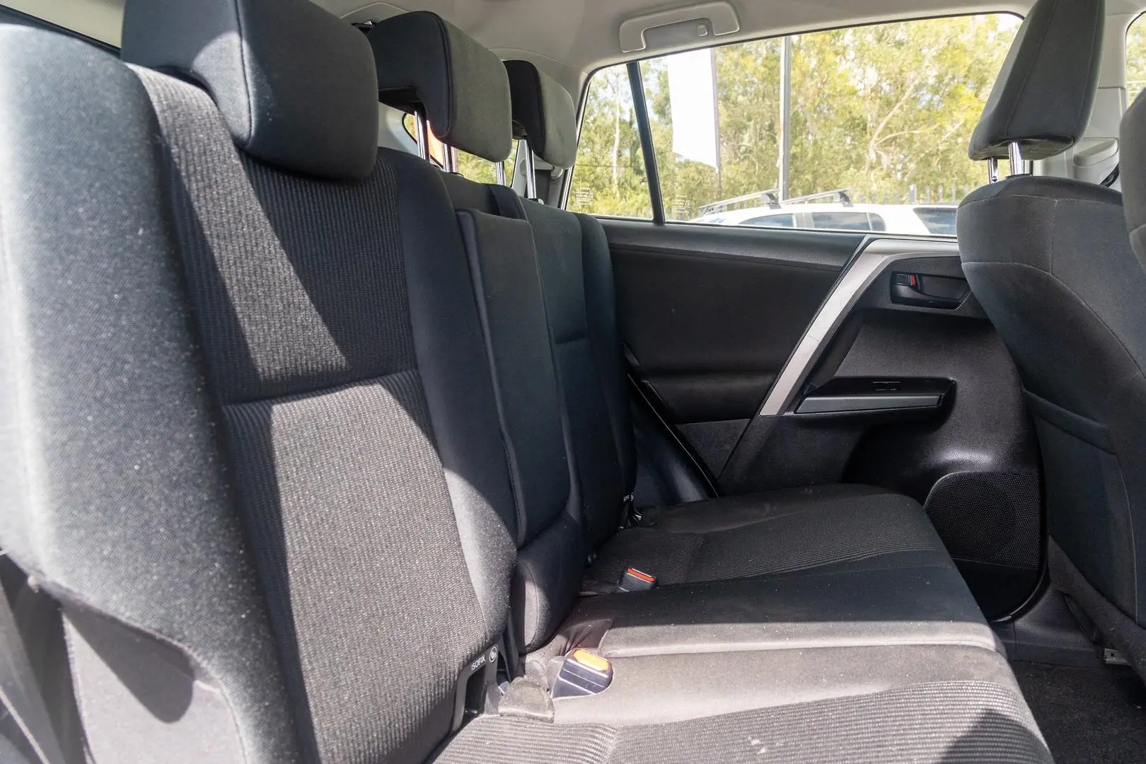 2018 Toyota RAV4 Gallery Image 9