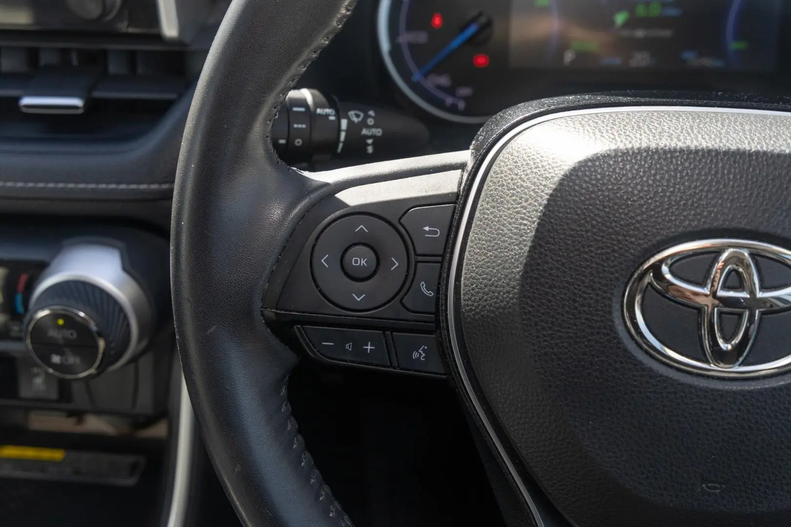 2020 Toyota RAV4 Gallery Image 11