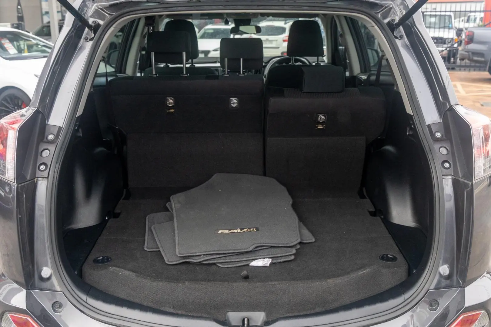 2017 Toyota RAV4 Gallery Image 18