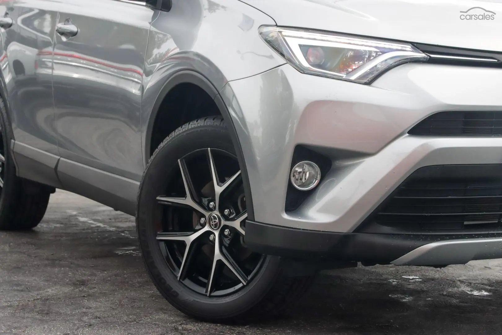 2017 Toyota RAV4 Image 6