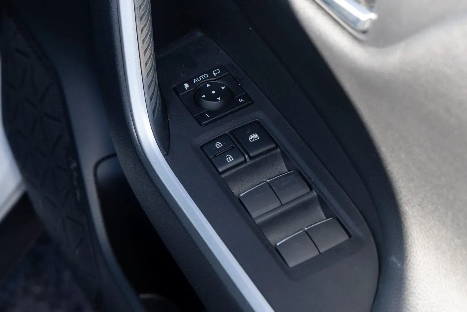 2024 Toyota RAV4 Gallery Image 18
