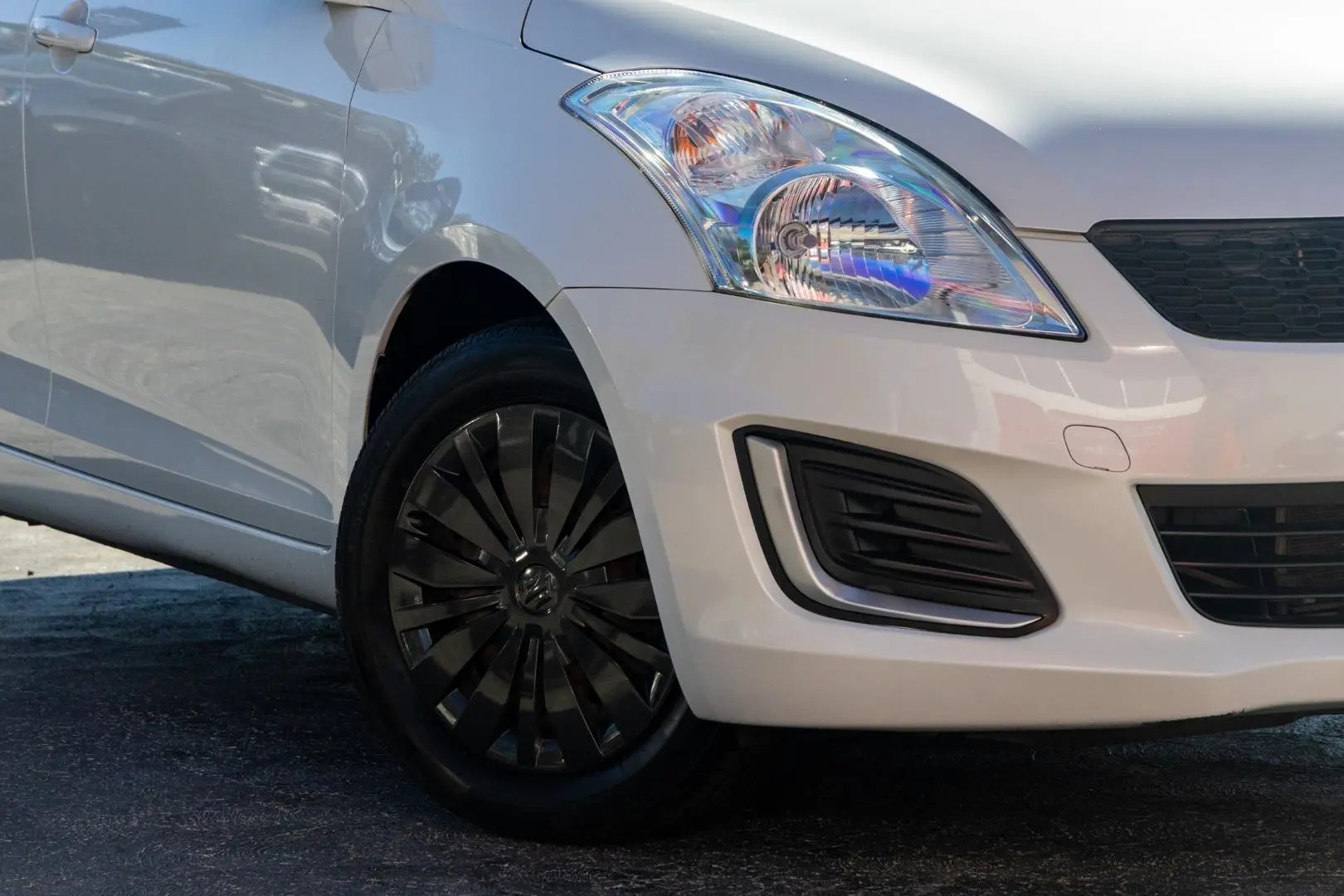 2016 Suzuki Swift Gallery Image 6