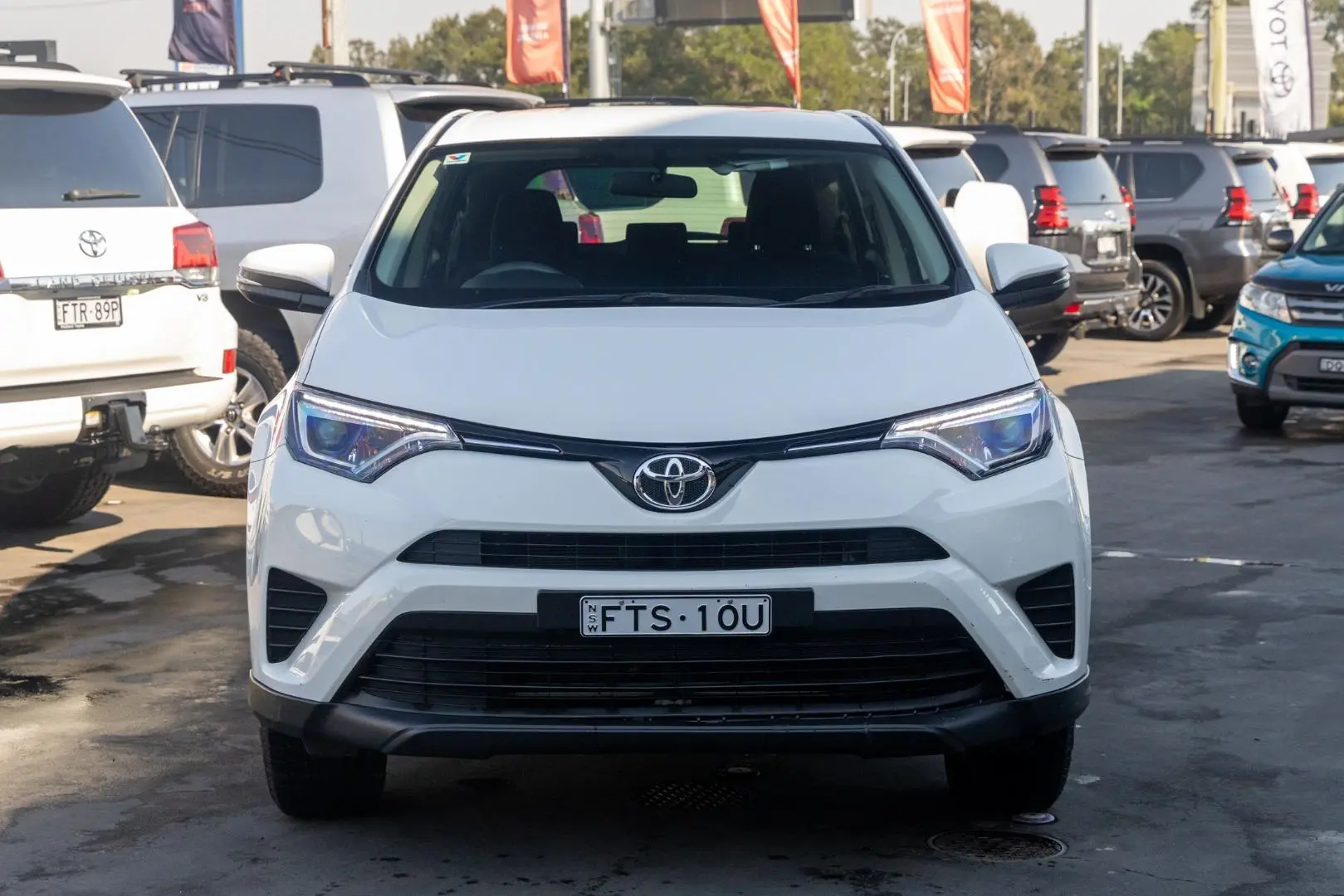 2016 Toyota RAV4 Gallery Image 4
