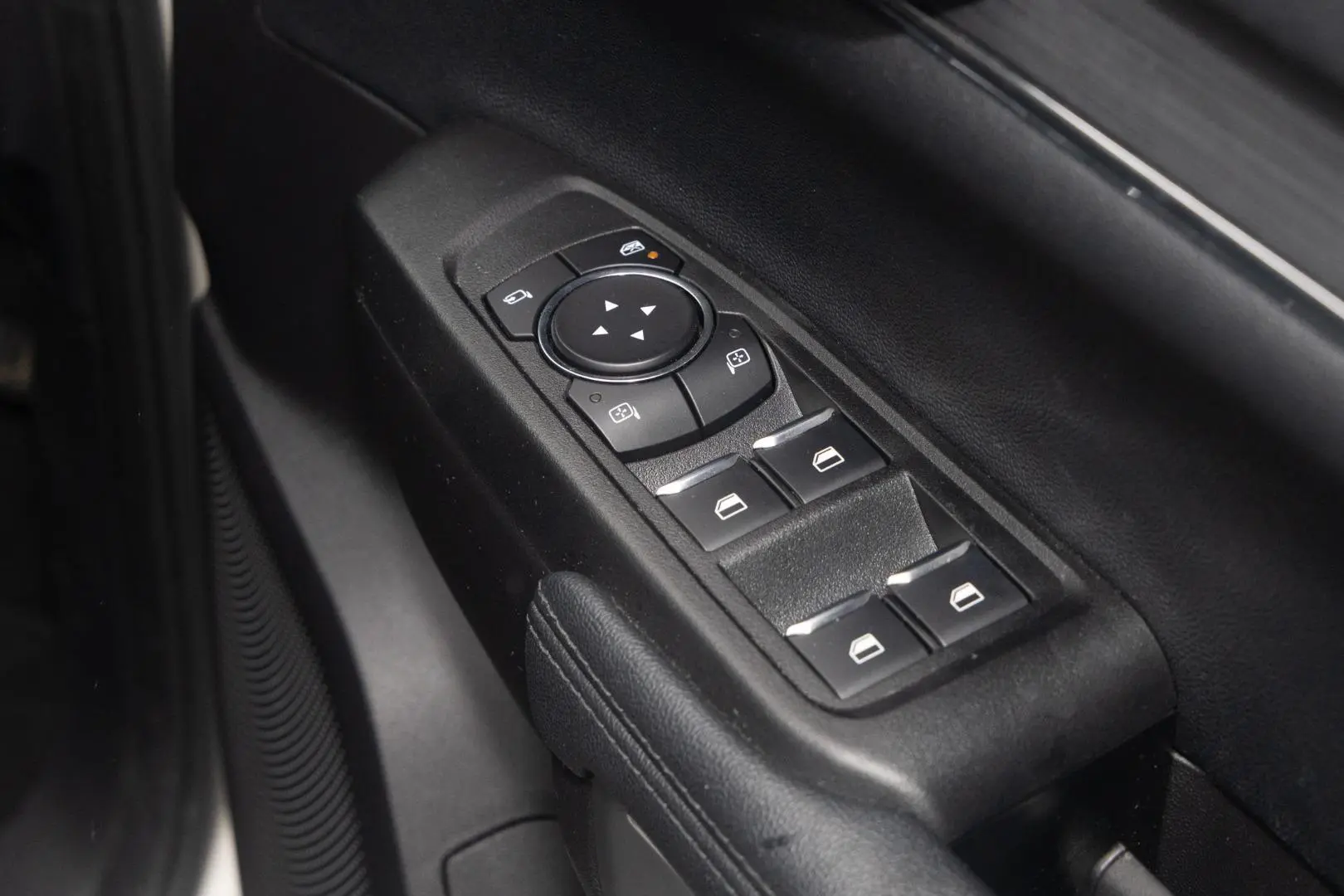 2024 Ford Everest Gallery Image 18