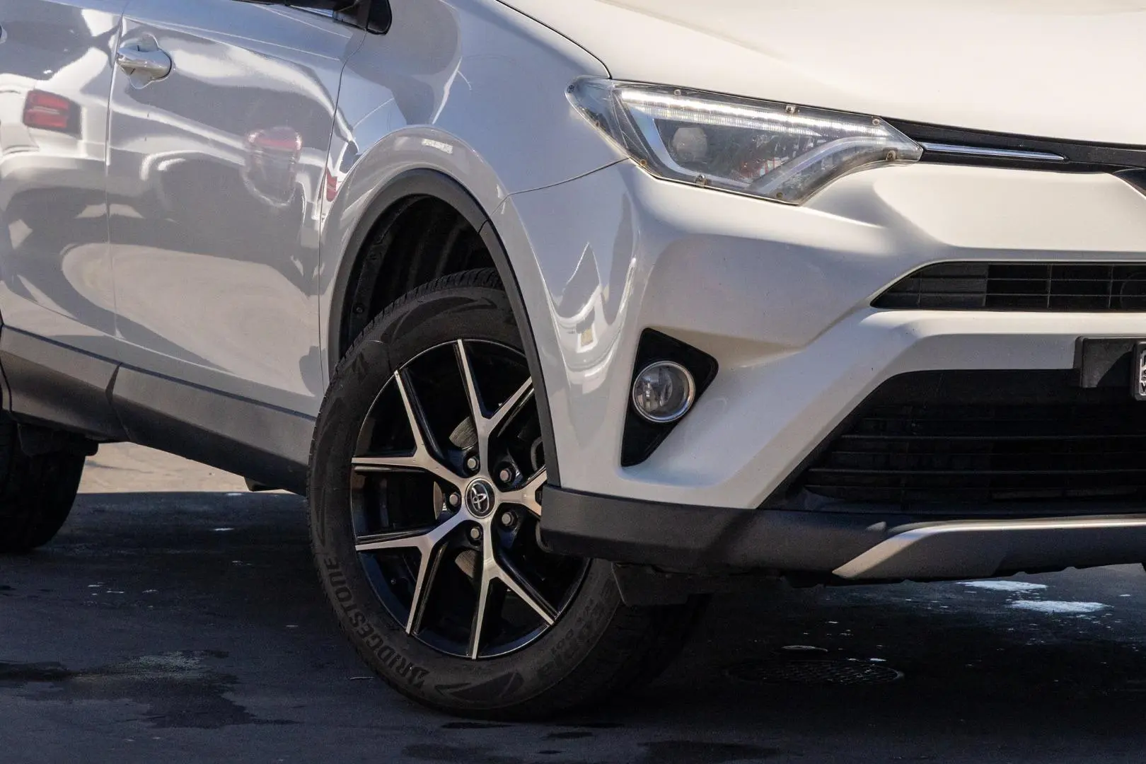 2017 Toyota RAV4 Gallery Image 6