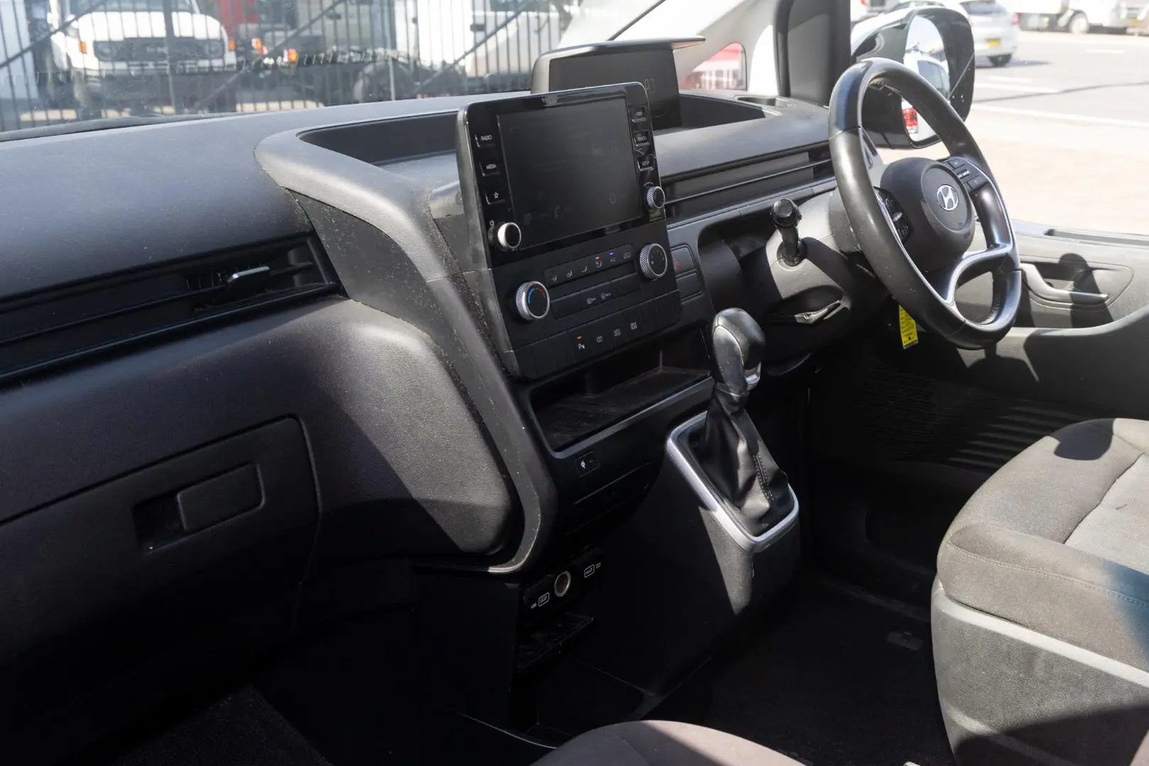 2021 Hyundai STARIA LOAD Gallery Image 8