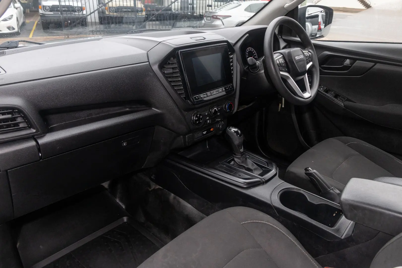 2023 Isuzu D-MAX Gallery Image 8