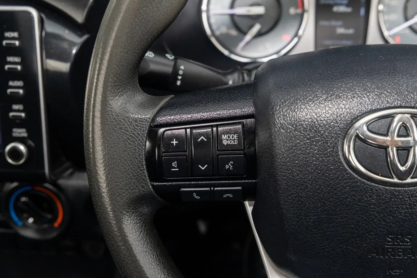 2021 Toyota Hilux Gallery Image 11
