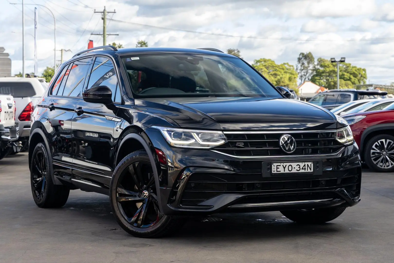 2023 Volkswagen Tiguan Gallery Image 1